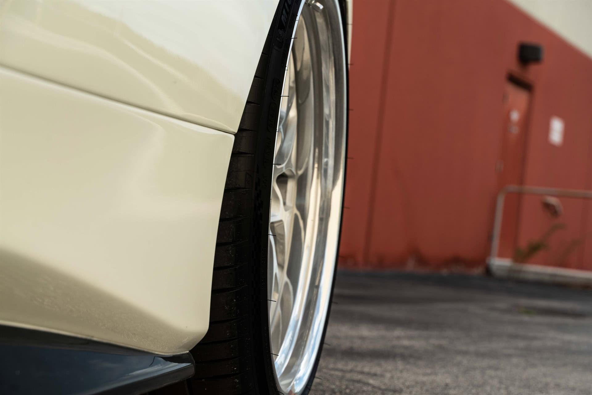 Photo 21 of Ferrari 488 GTB | Bianco Fuji | on HRE 520 FMR | Brushed Clear