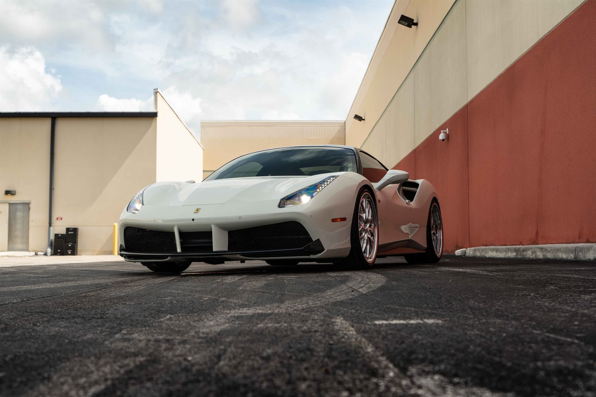 Photo 28 of Ferrari 488 GTB | Bianco Fuji | on HRE 520 FMR | Brushed Clear