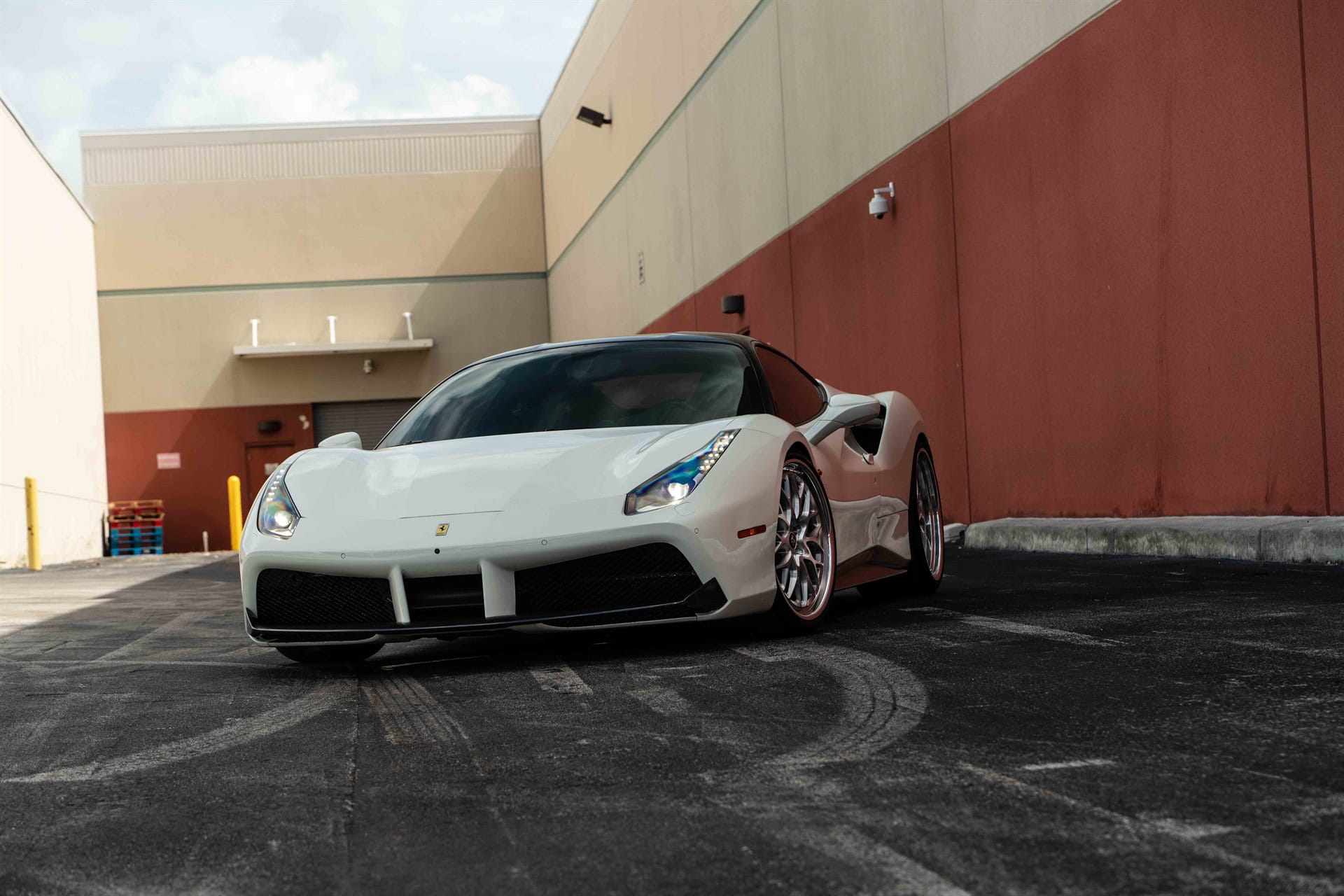 Photo 29 of Ferrari 488 GTB | Bianco Fuji | on HRE 520 FMR | Brushed Clear