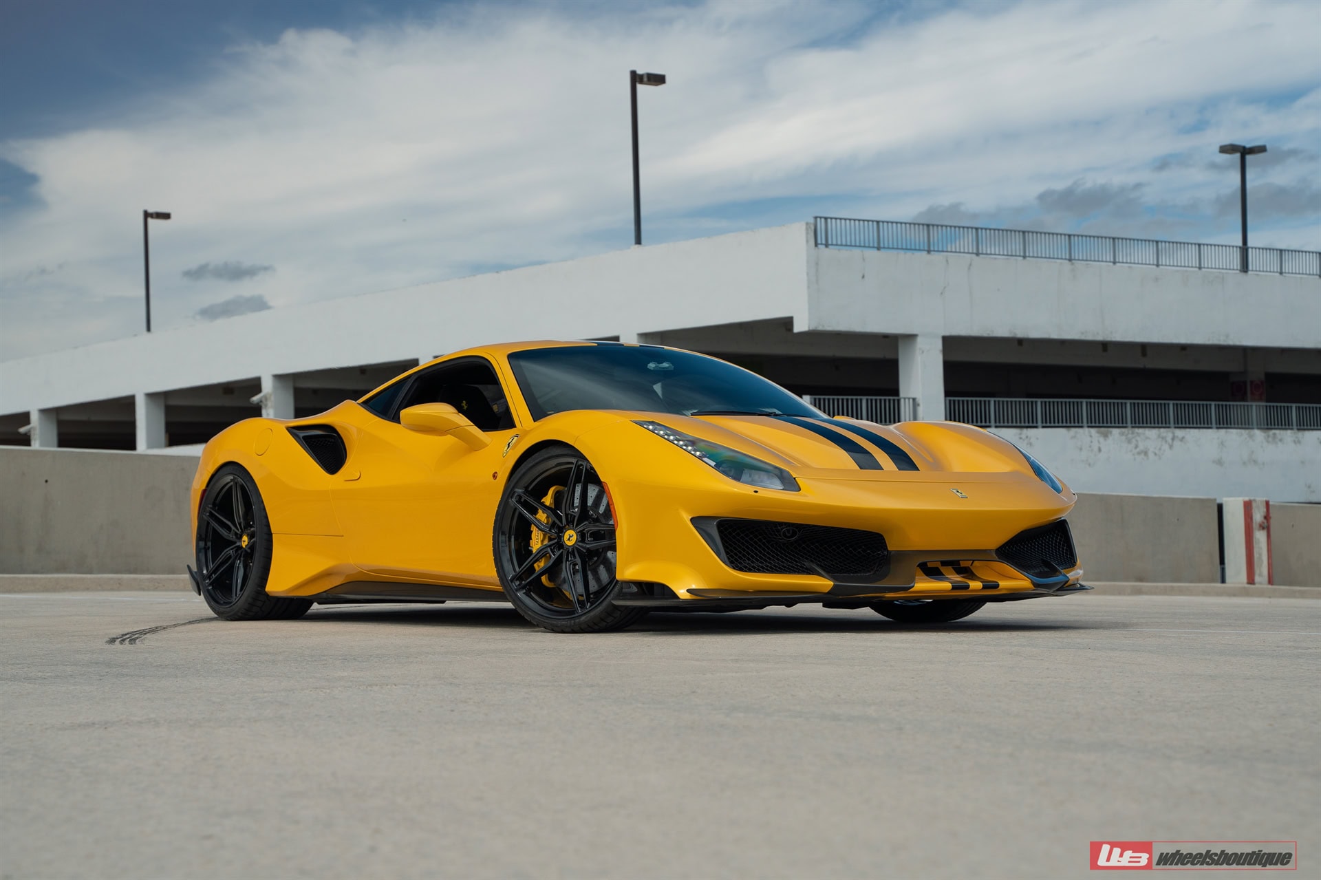 Ferrari 488 Pista | Giallo Modena | On ANRKY AN17 | Gloss Black