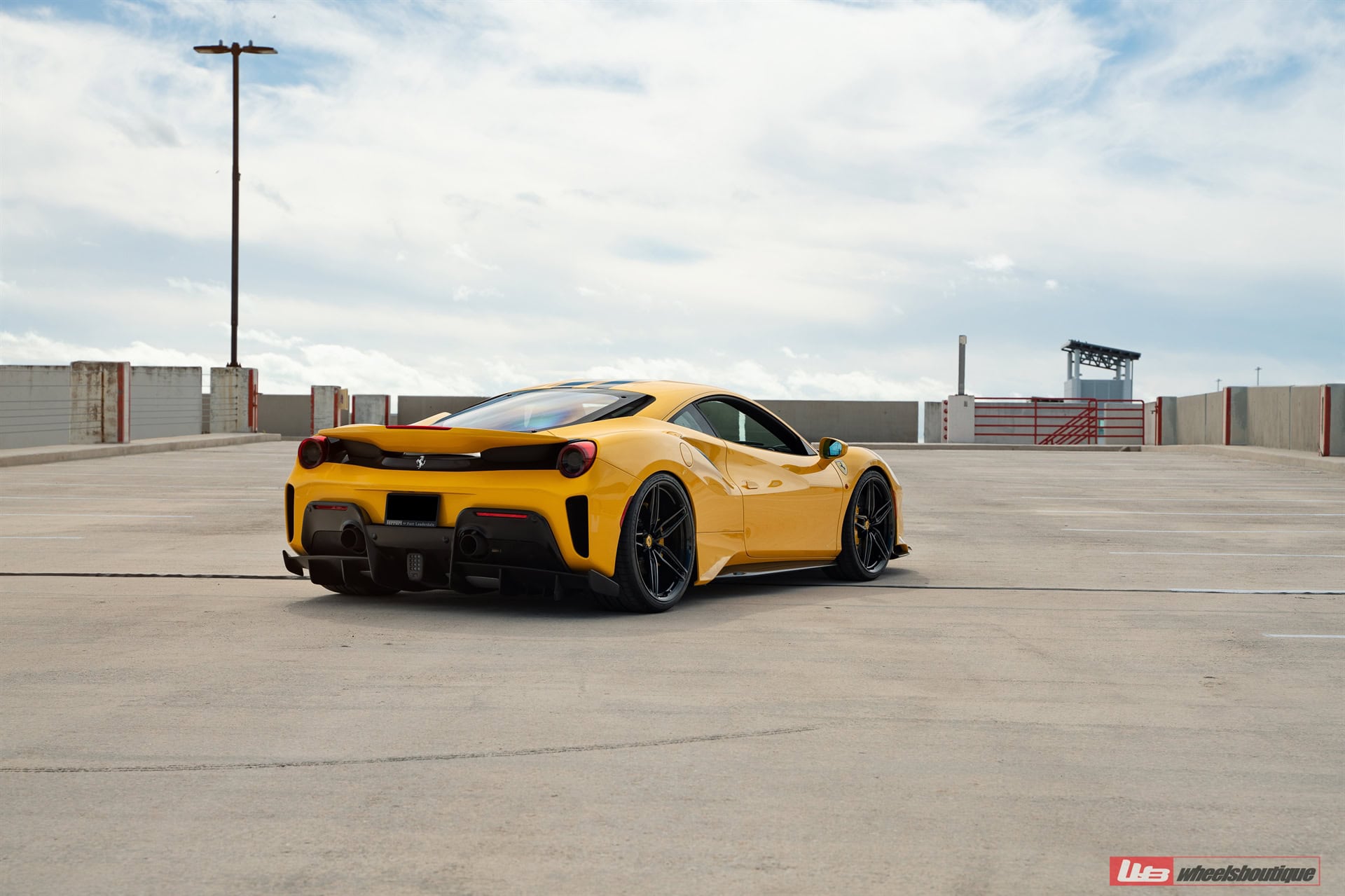 Ferrari 488 Pista | Giallo Modena | On ANRKY AN17 | Gloss Black