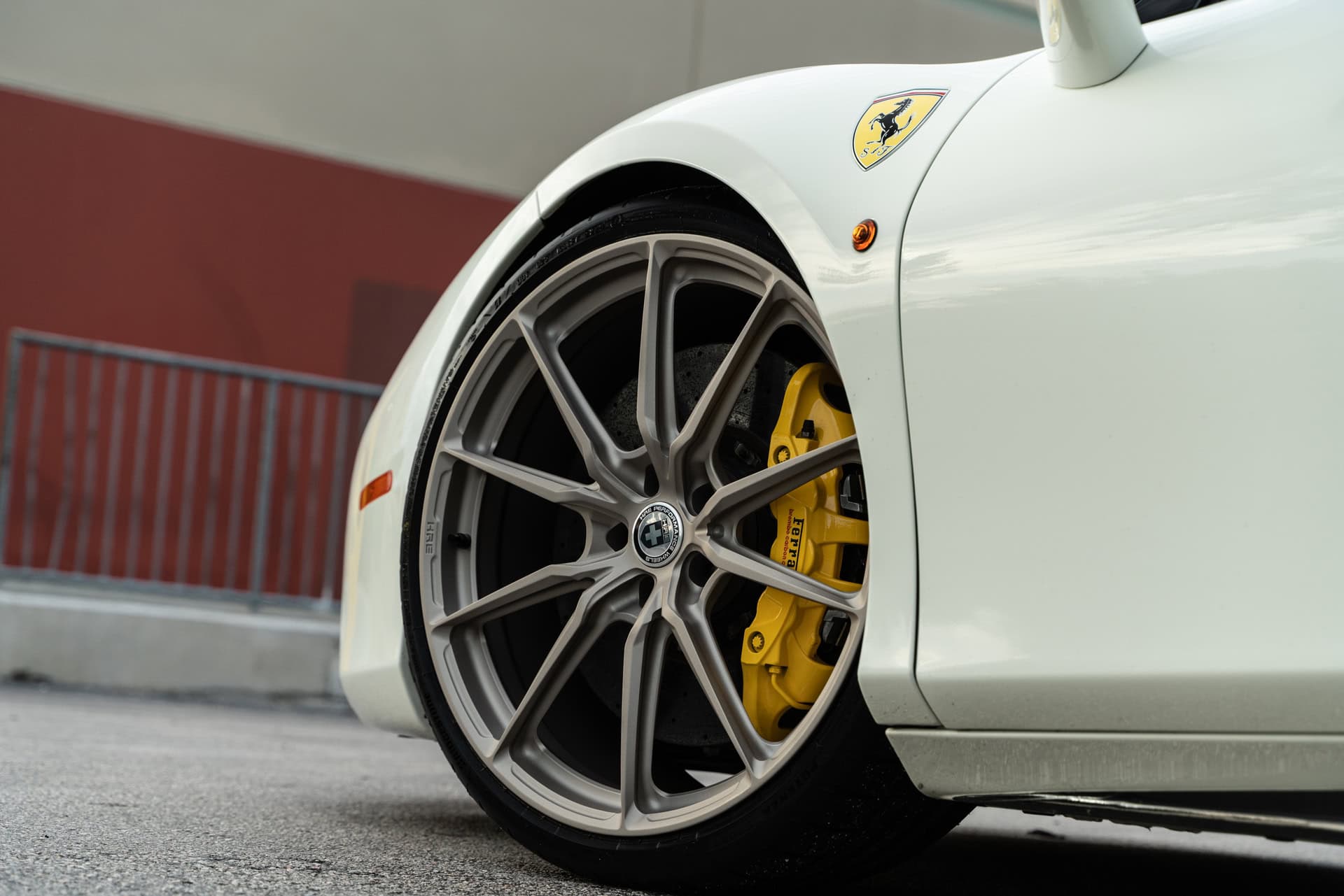 Ferrari 488 | Bianco Fuji | on HRE P104SC | Satin White Gold