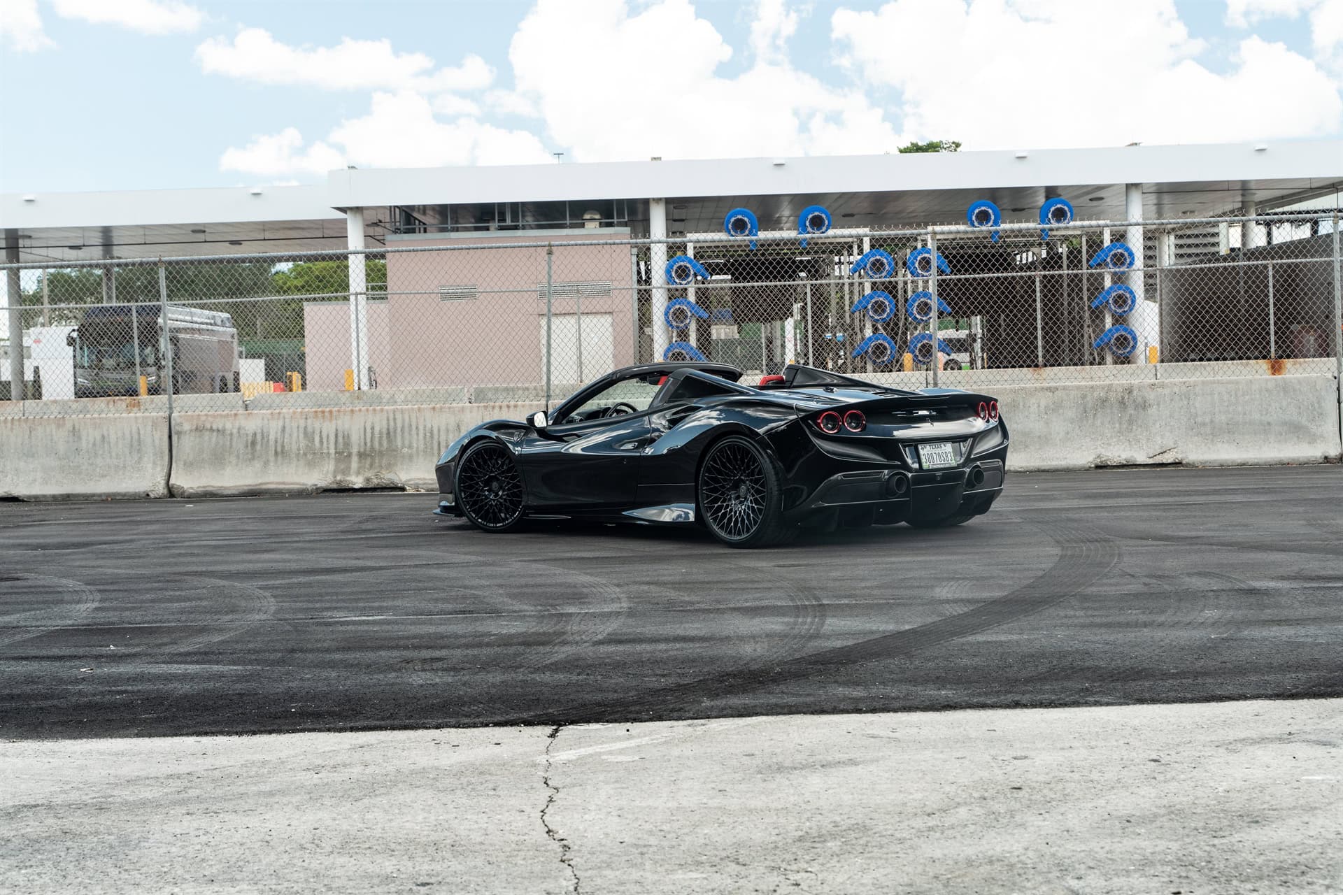 Photo 21 of Ferrari F8 | Nero | on HRE 501M | Gloss Black