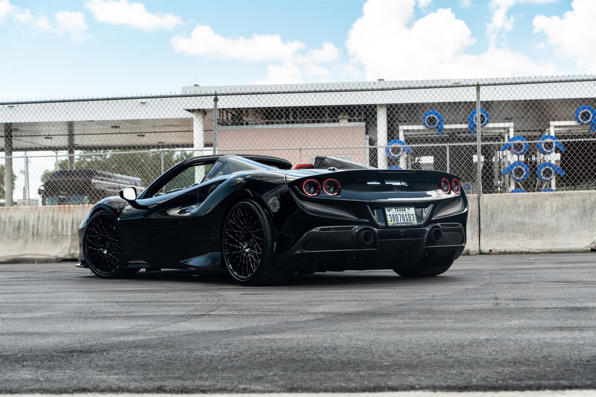 Photo 22 of Ferrari F8 | Nero | on HRE 501M | Gloss Black