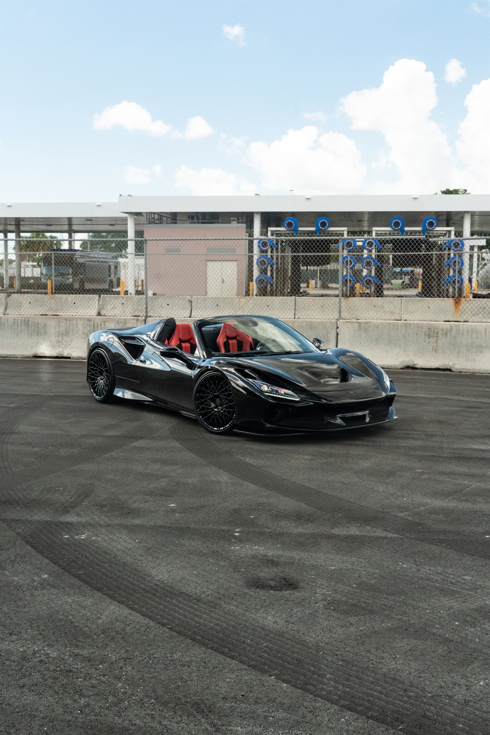 Photo 28 of Ferrari F8 | Nero | on HRE 501M | Gloss Black