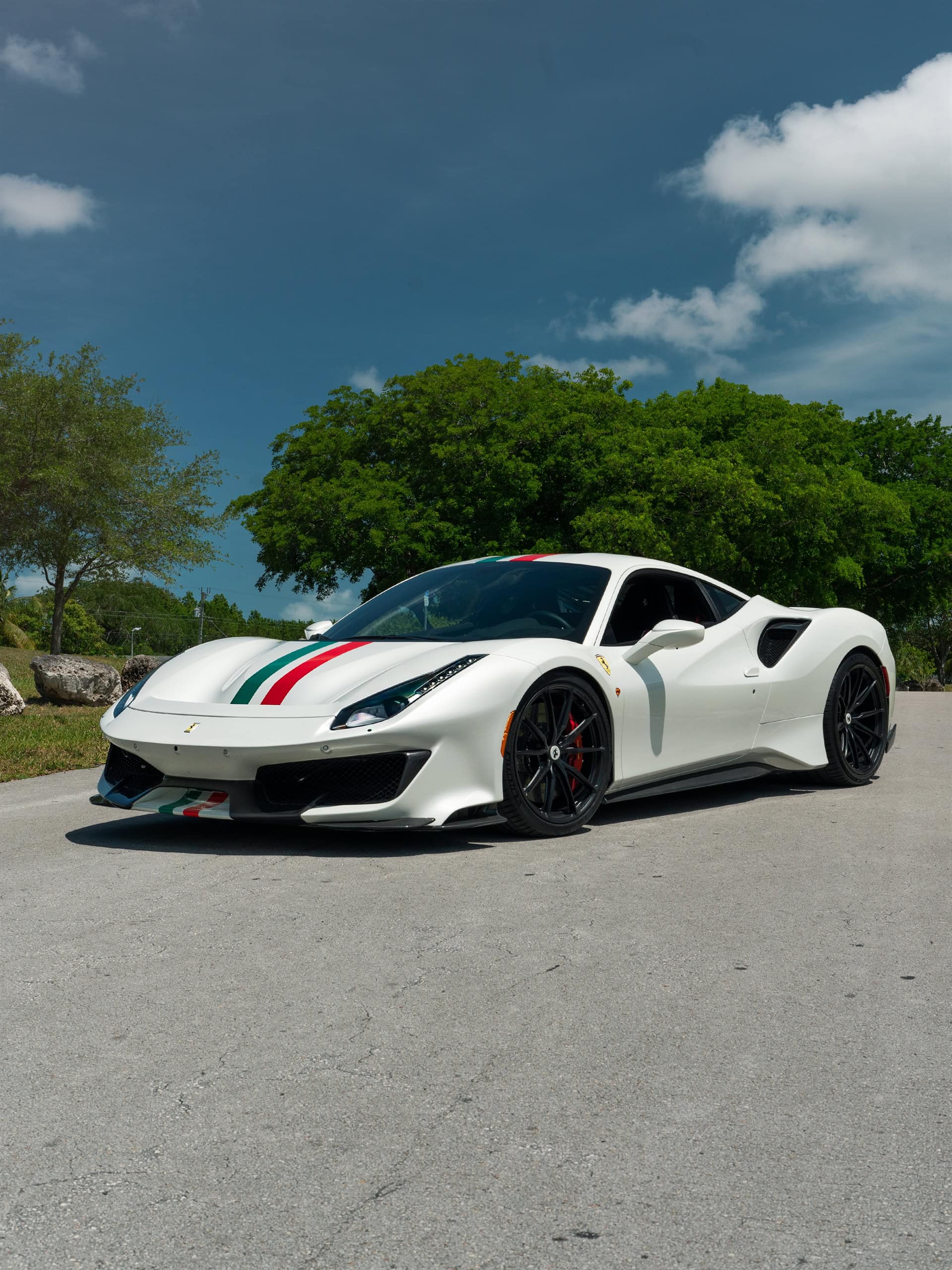 Photo 23 of Ferrari 488 Pista | Bianco Avus | on HRE P104SC | Satin Black