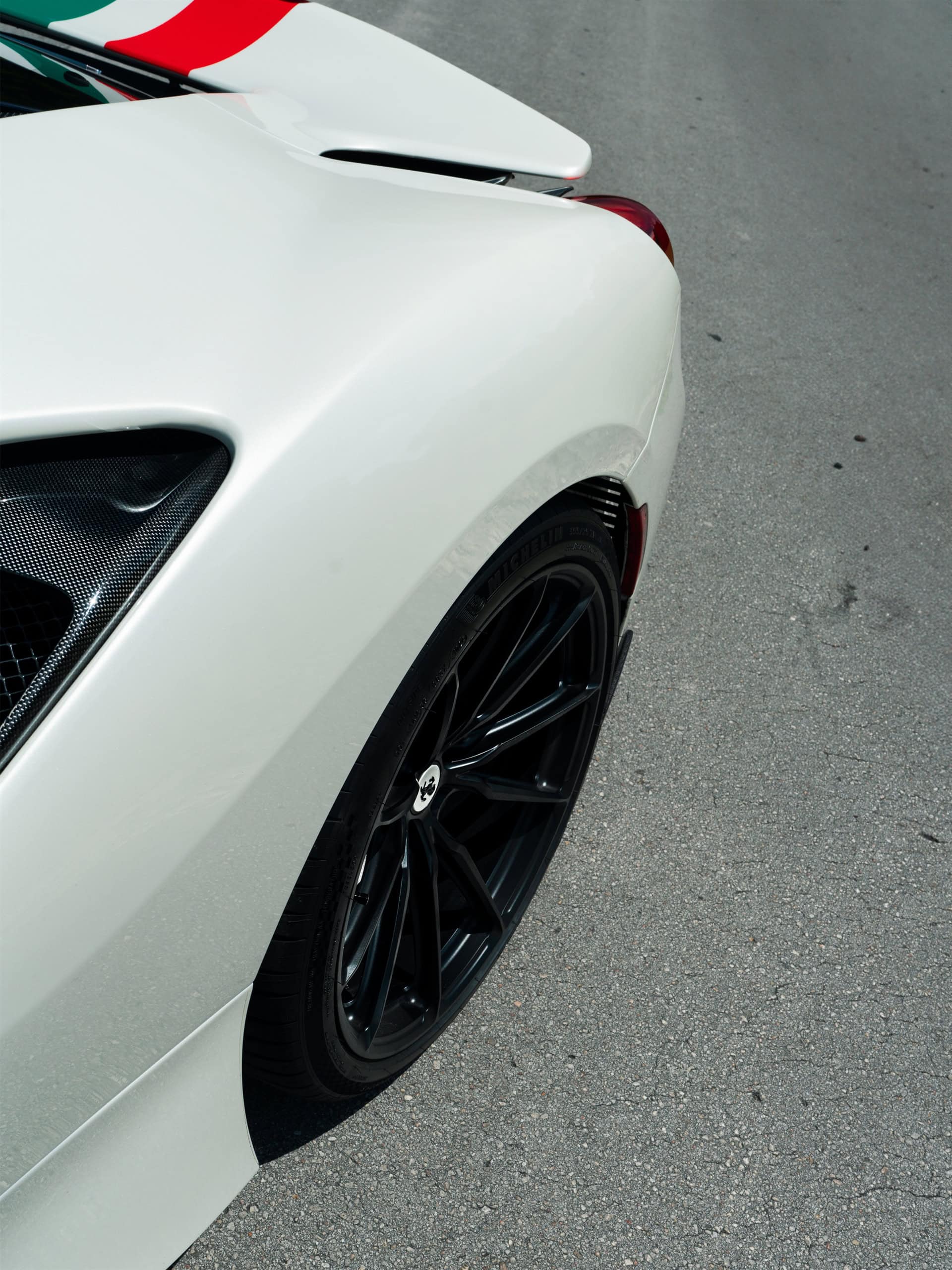 Photo 25 of Ferrari 488 Pista | Bianco Avus | on HRE P104SC | Satin Black
