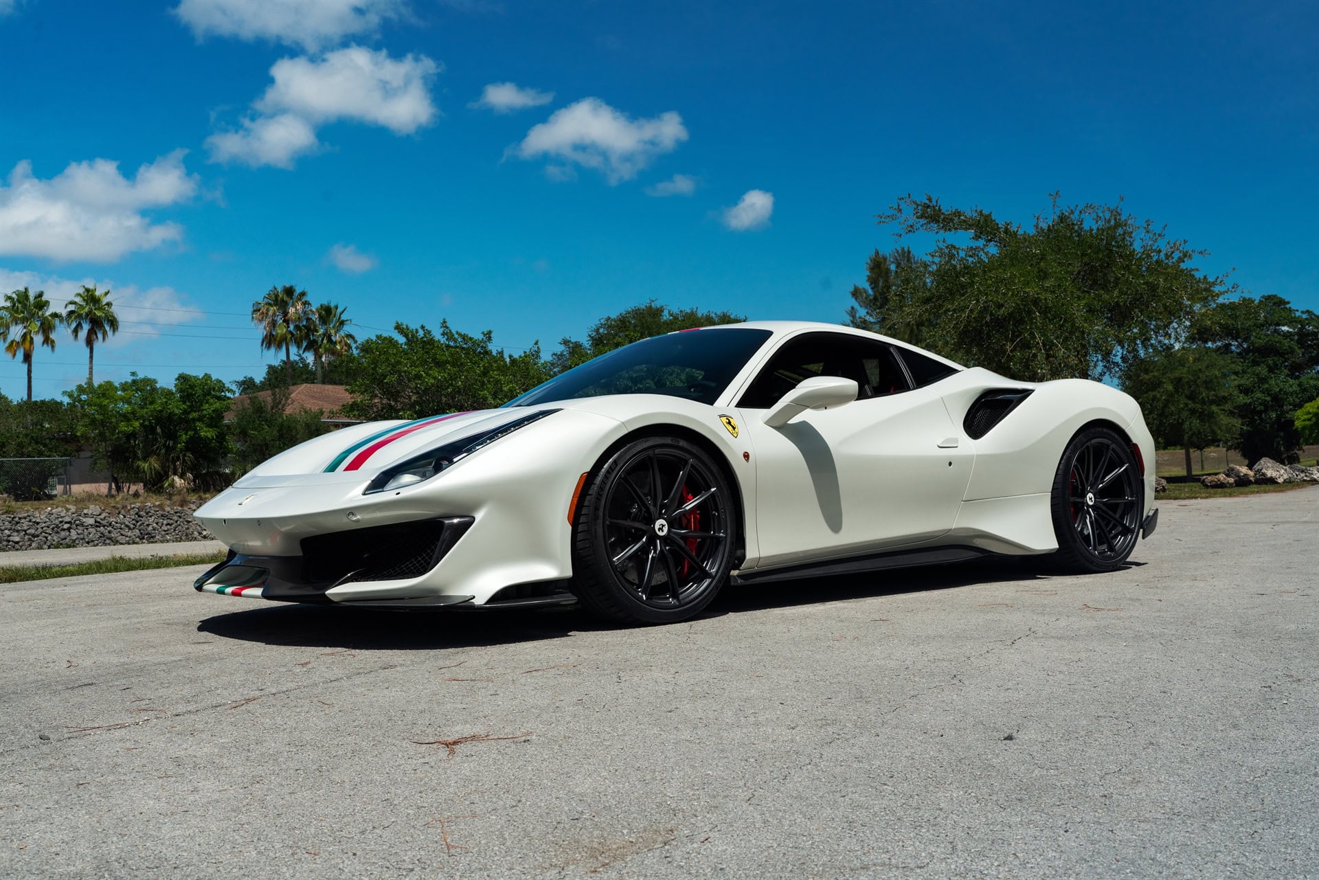 Photo 30 of Ferrari 488 Pista | Bianco Avus | on HRE P104SC | Satin Black