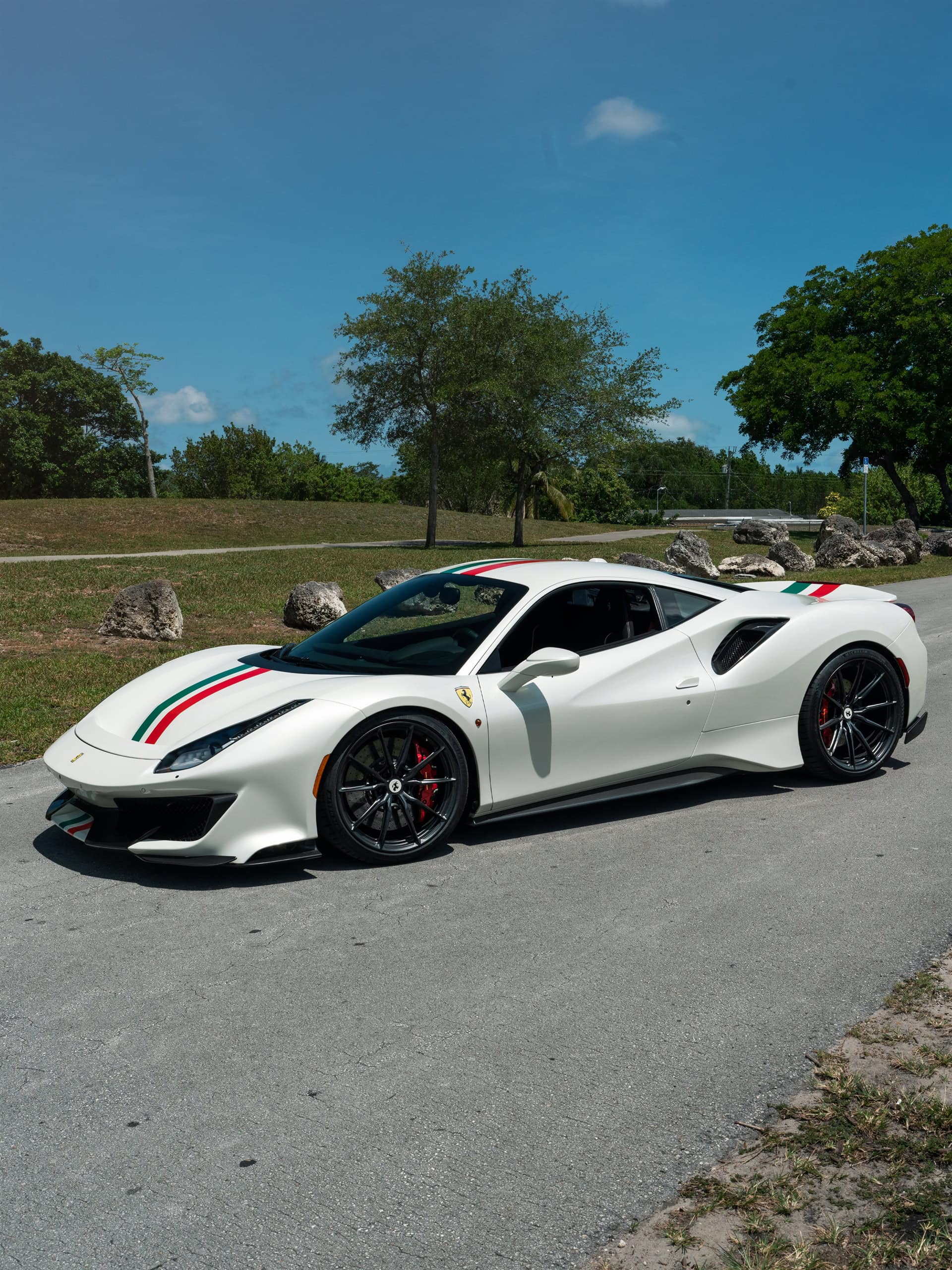 Photo 21 of Ferrari 488 Pista | Bianco Avus | on HRE P104SC | Satin Black