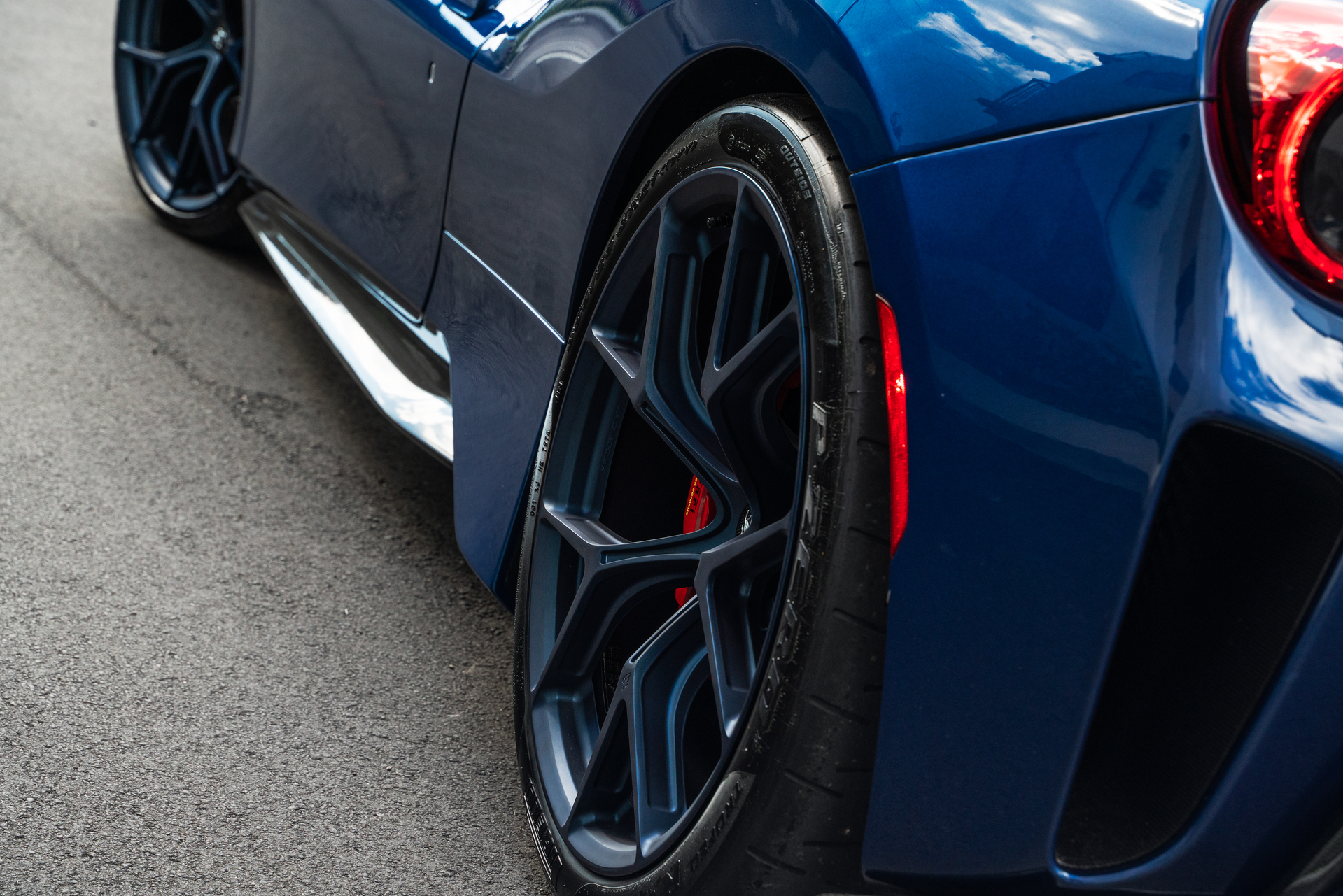 Ferrari Pista on IPE Wheels