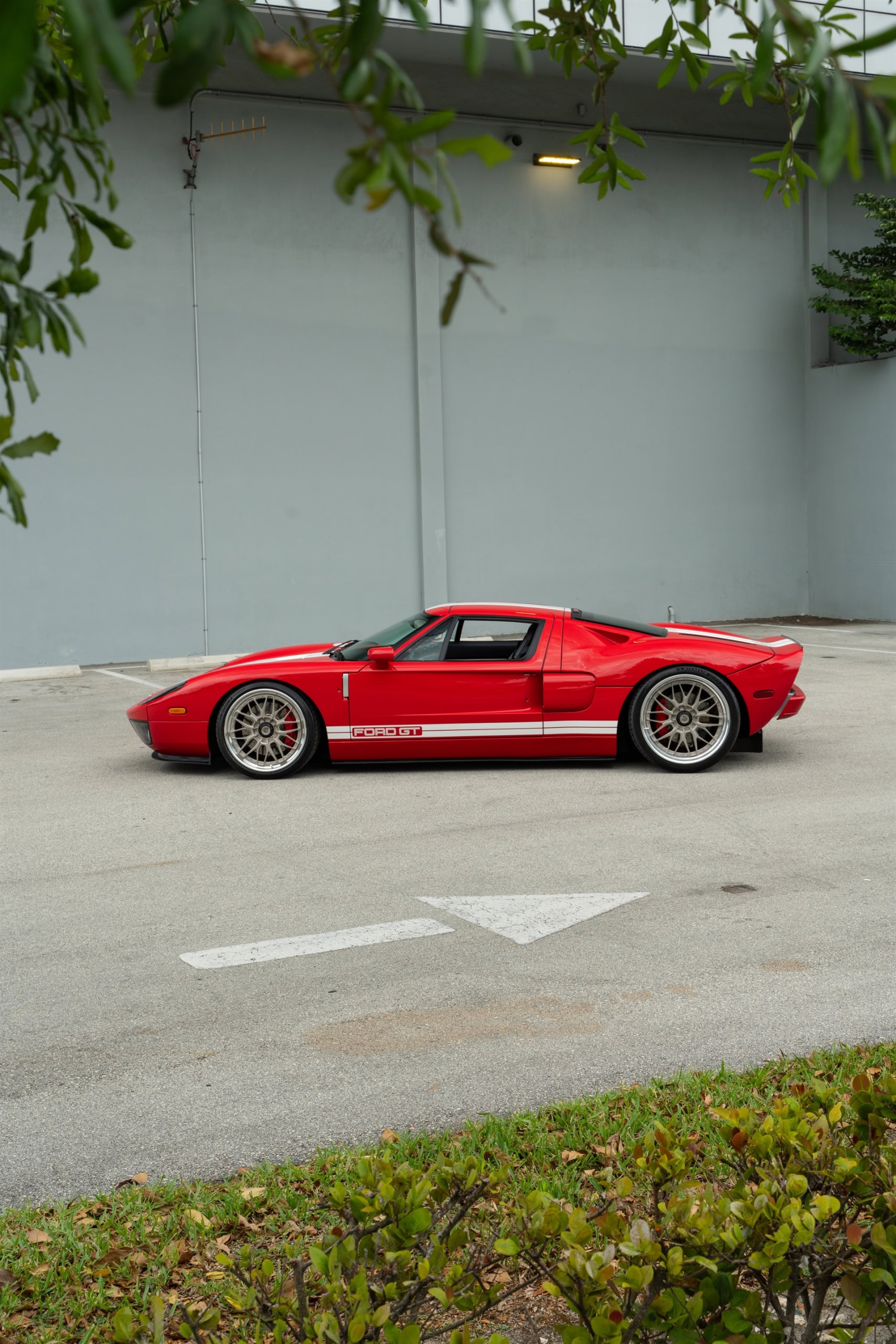 Ford GT MK1 | Ruby Red | on ANRKY RS1 | Satin White Gold