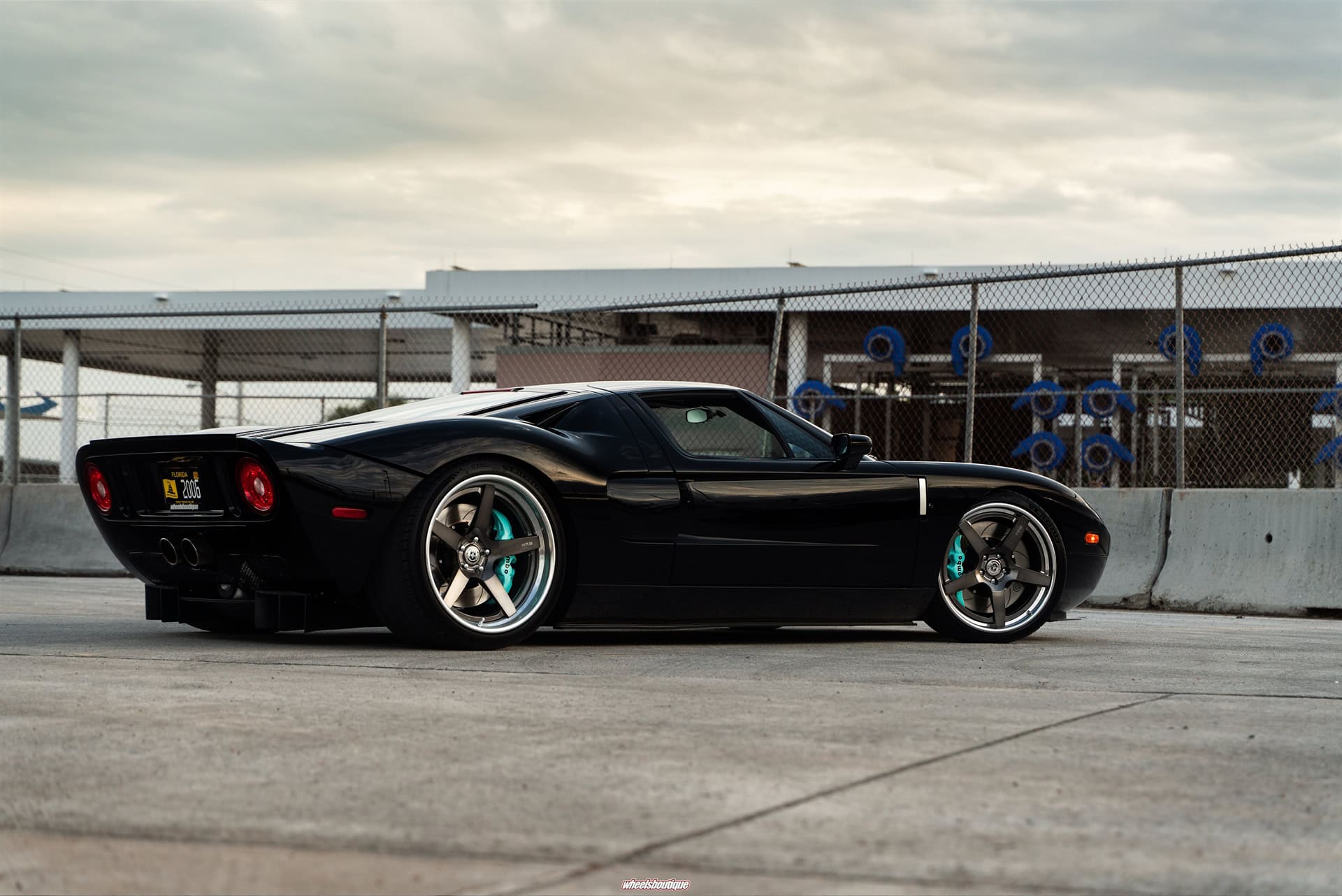Photo 27 of Ford GT MK1 | Black | on HRE RS105 | Polished Dark Clear
