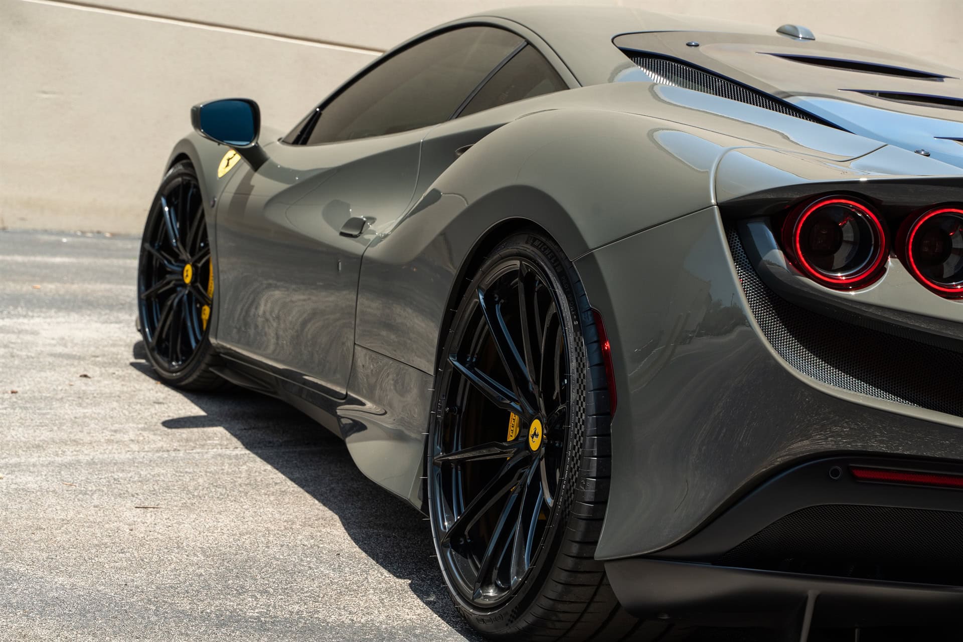 Ferarri F8 | Grigio Medio | on HRE P104SC | Gloss Black