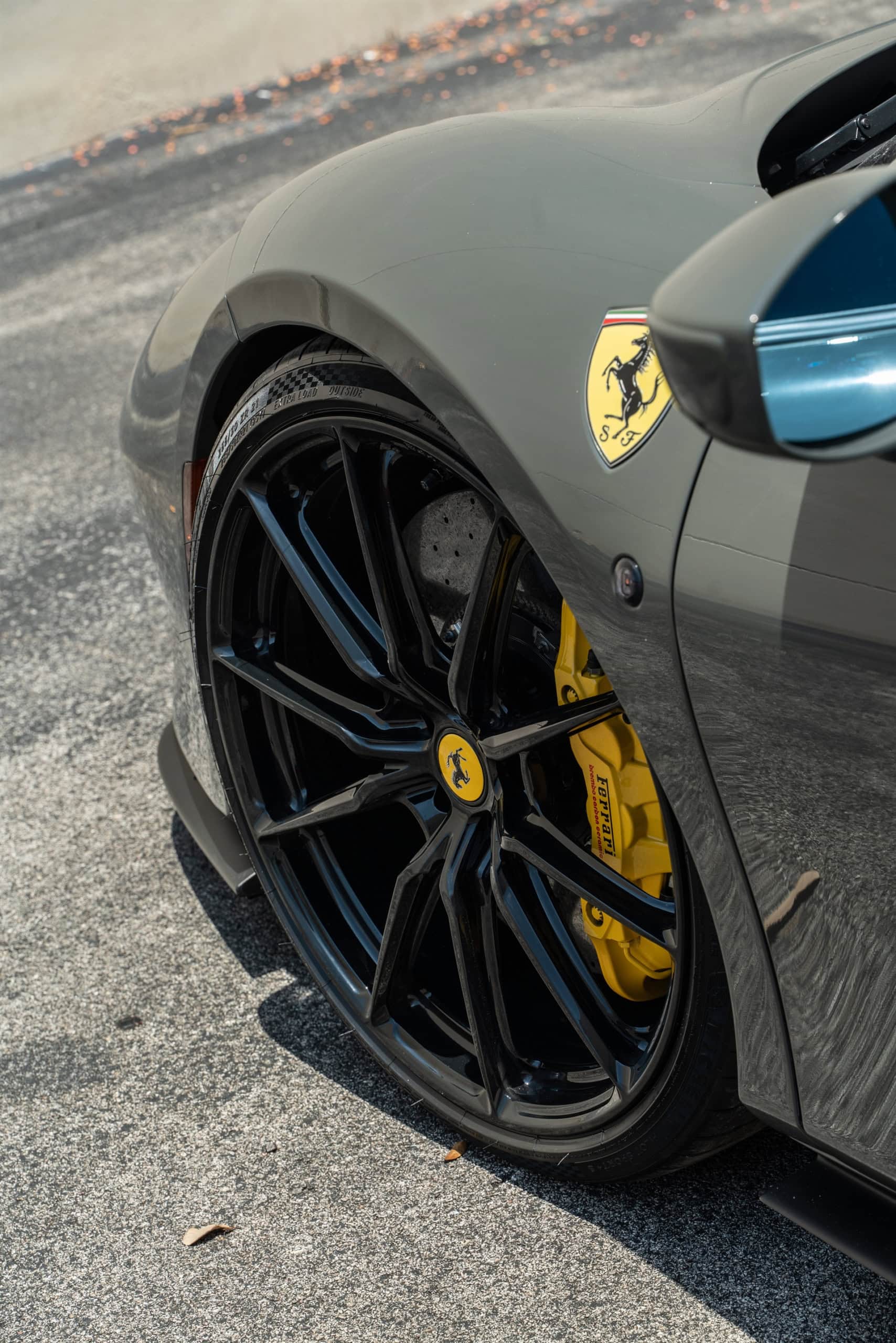 Ferarri F8 | Grigio Medio | on HRE P104SC | Gloss Black