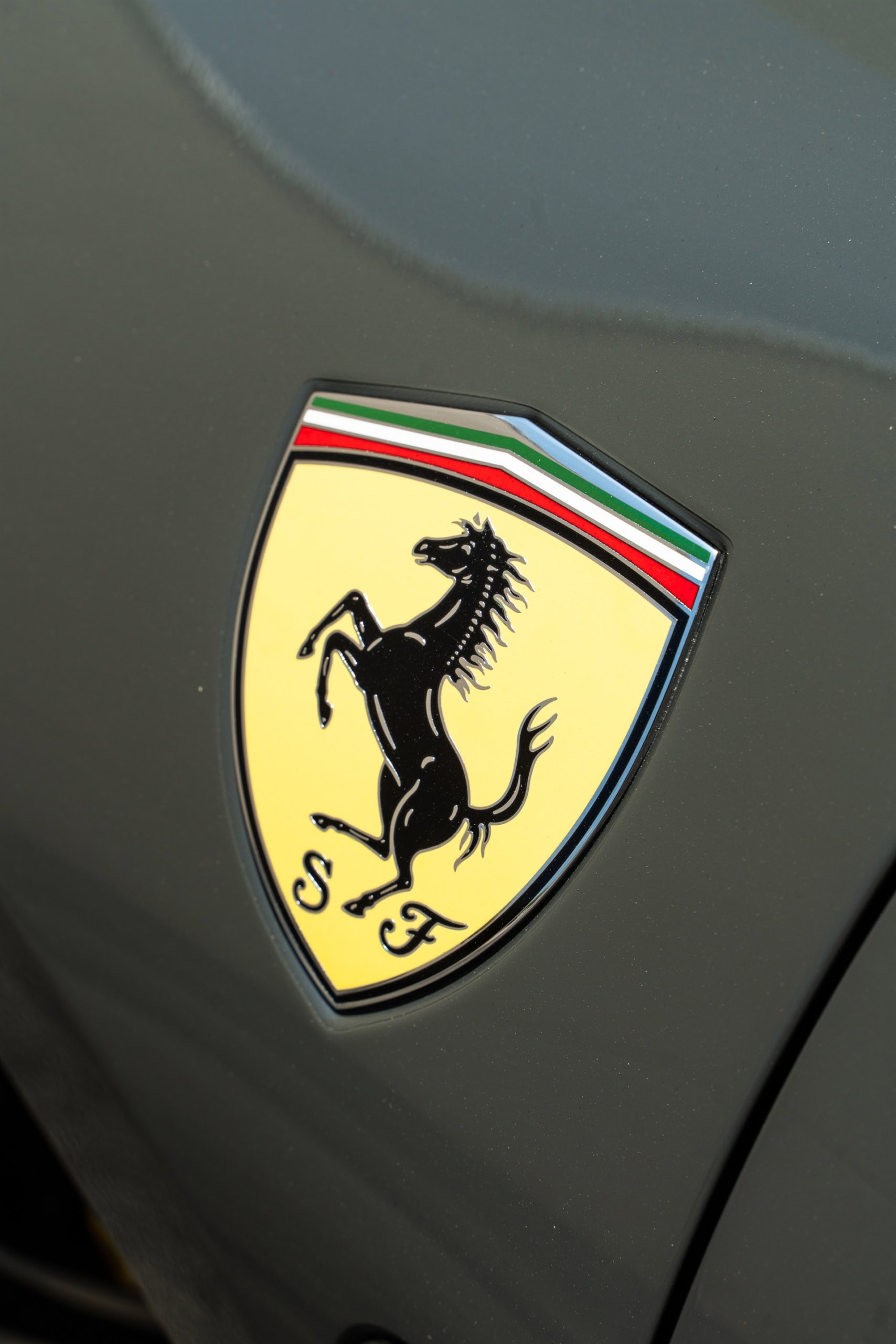 Ferarri F8 | Grigio Medio | on HRE P104SC | Gloss Black