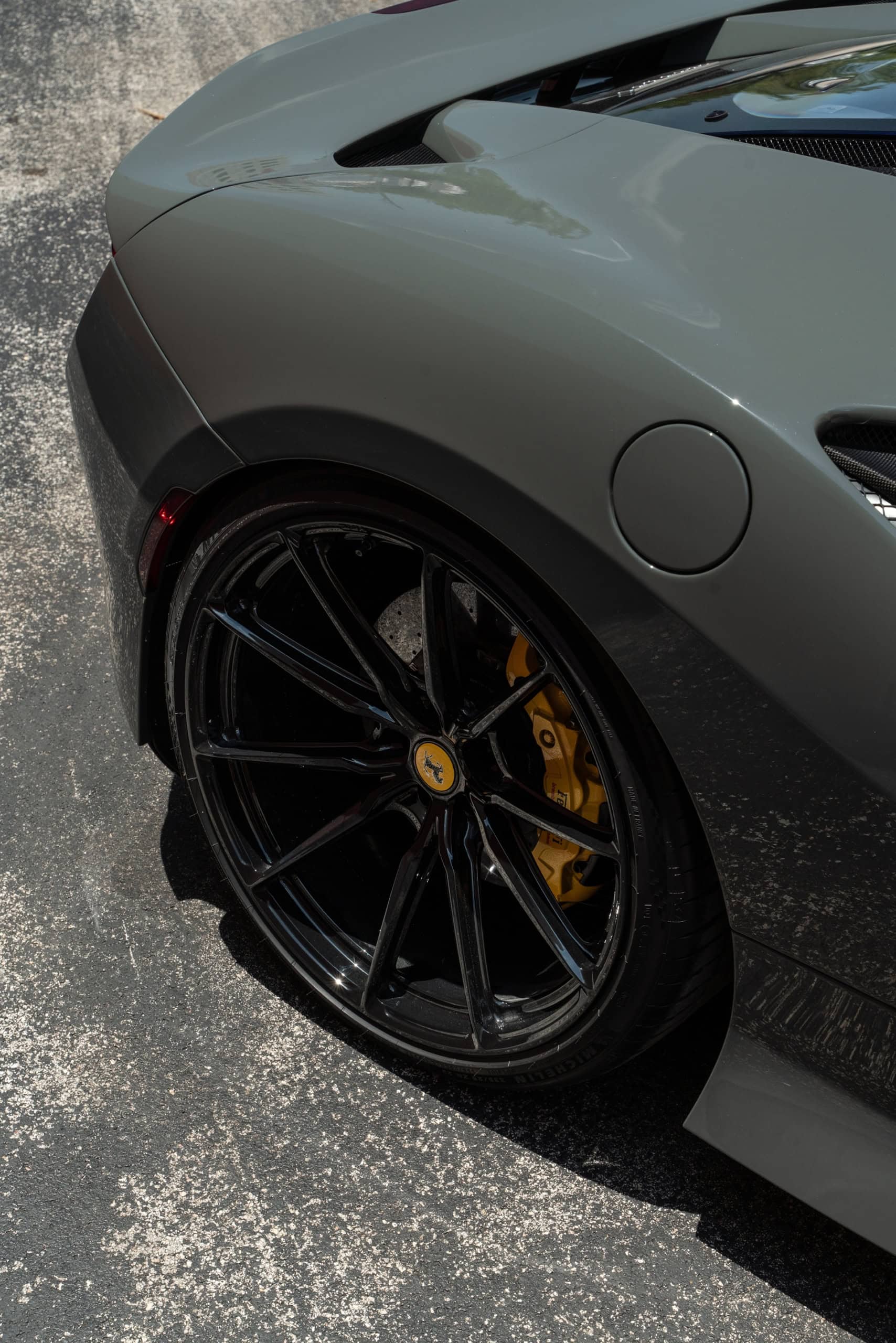 Ferarri F8 | Grigio Medio | on HRE P104SC | Gloss Black