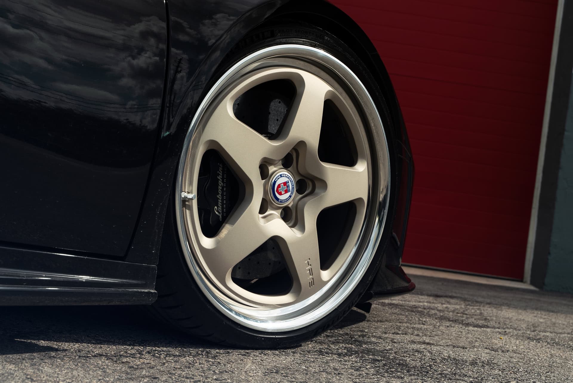 Lamborghini Huracan | Nero Noctis | on HRE 527 FMR | Satin White Gold