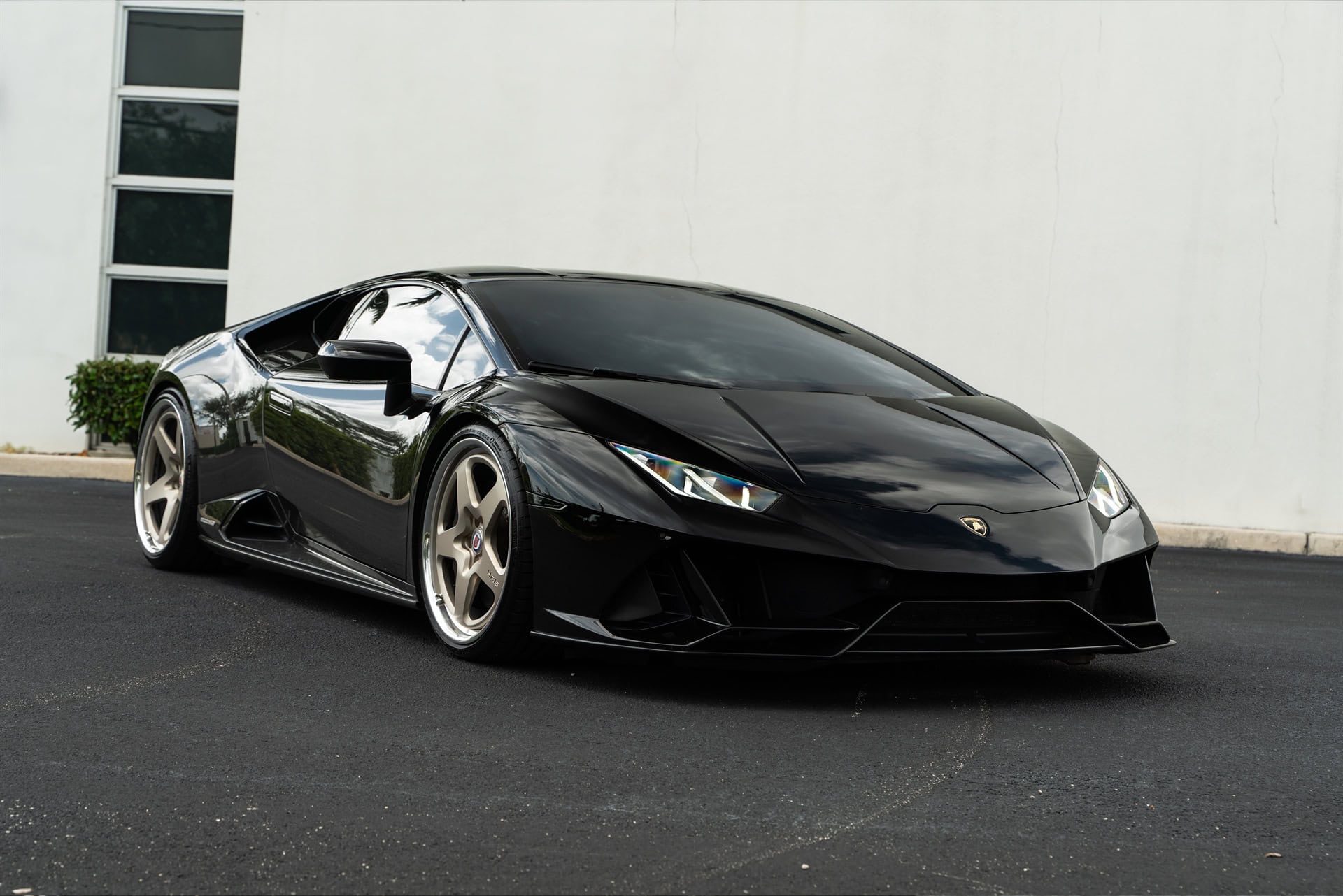 Lamborghini Huracan | Nero Noctis | on HRE 527 FMR | Satin White Gold