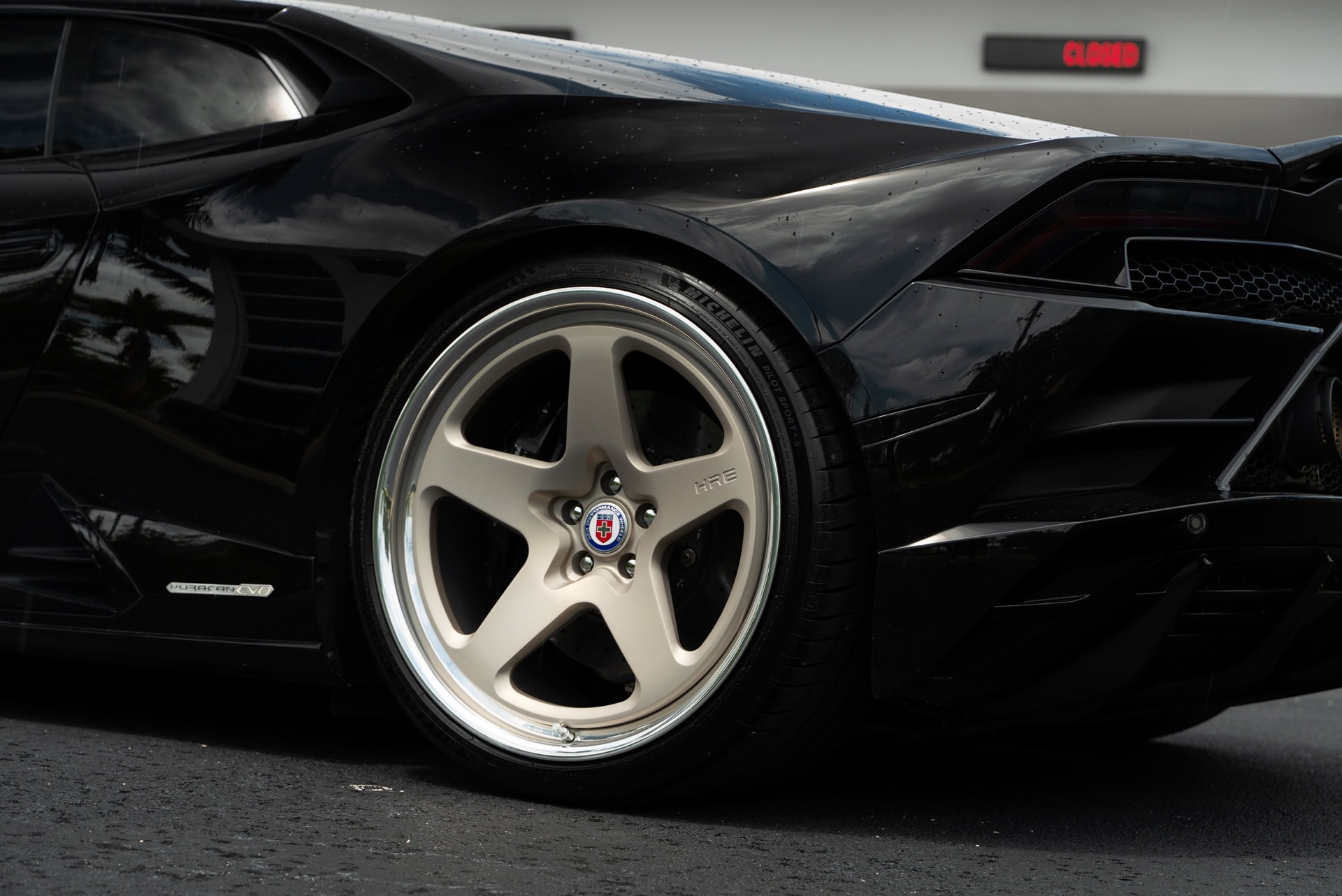 Lamborghini Huracan | Nero Noctis | on HRE 527 FMR | Satin White Gold