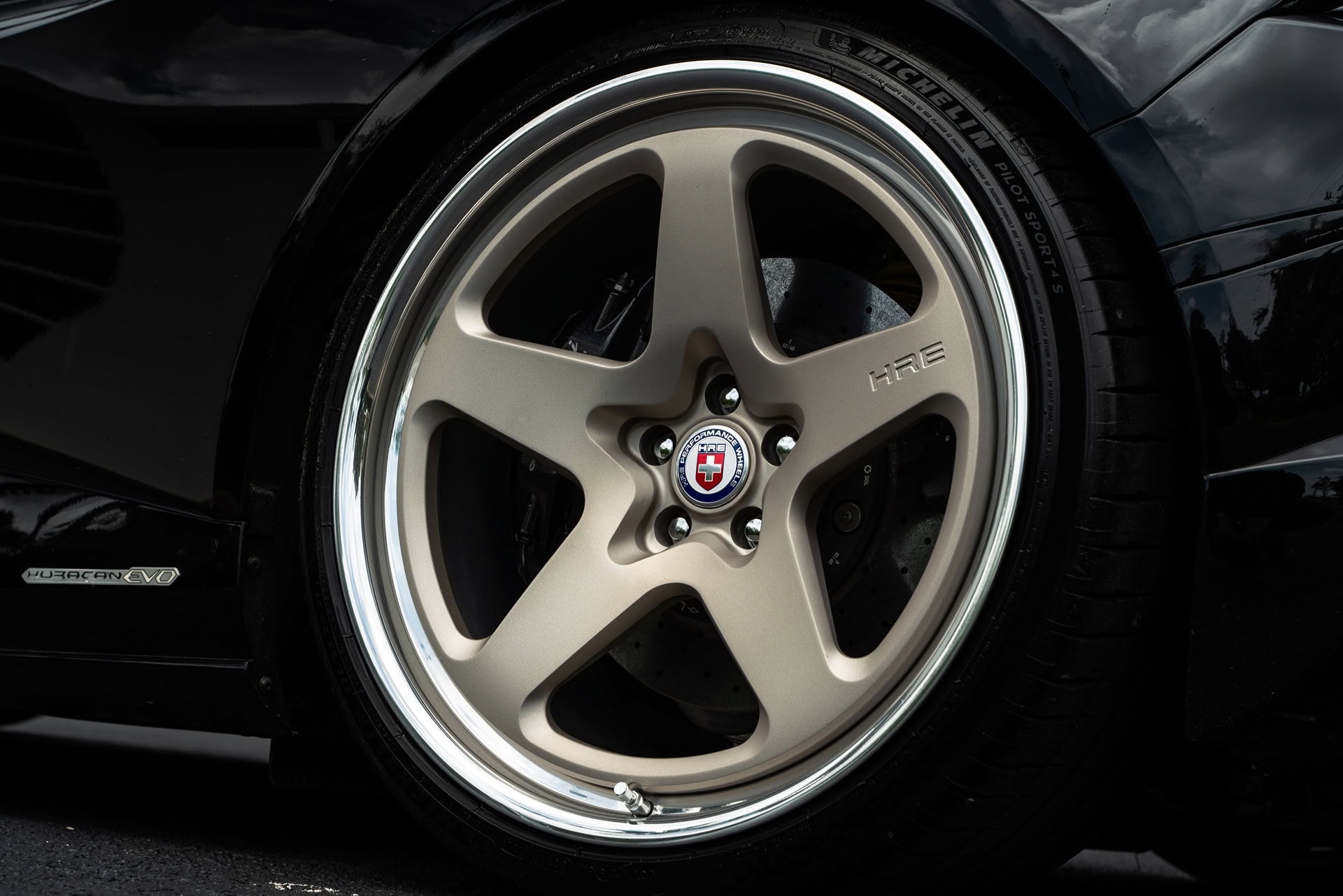 Lamborghini Huracan | Nero Noctis | on HRE 527 FMR | Satin White Gold