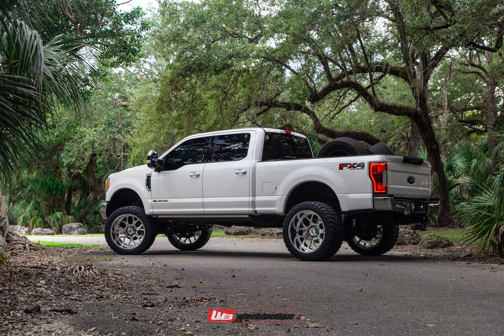 FORD F-250 ON HOSTILE HF04 PUNISHER