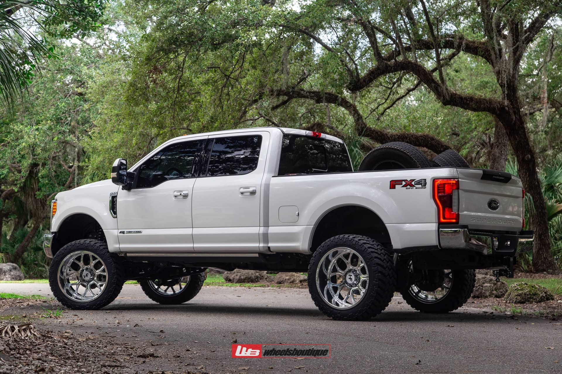 FORD F-250 ON HOSTILE HF04 PUNISHER