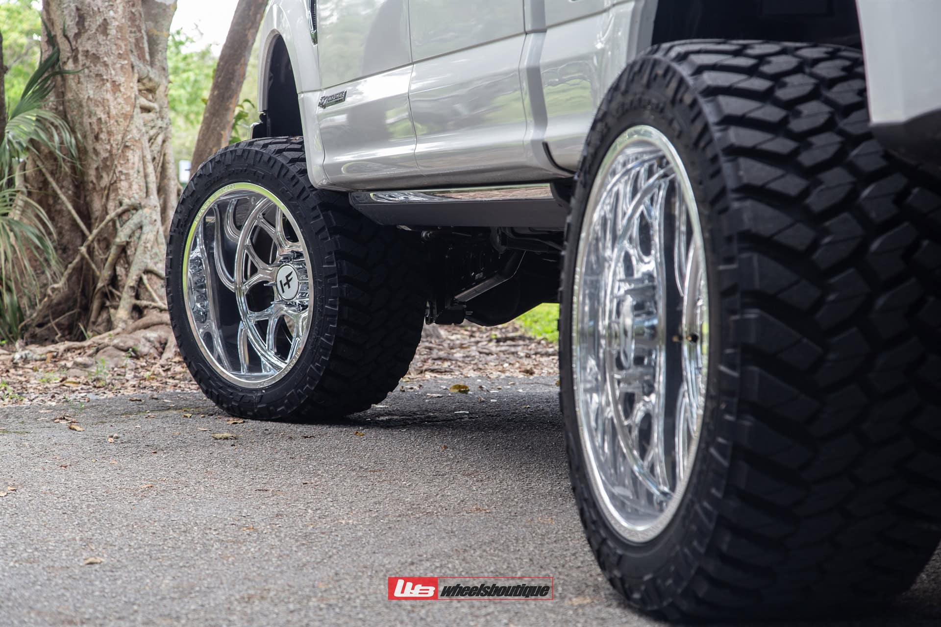 FORD F-250 ON HOSTILE HF04 PUNISHER