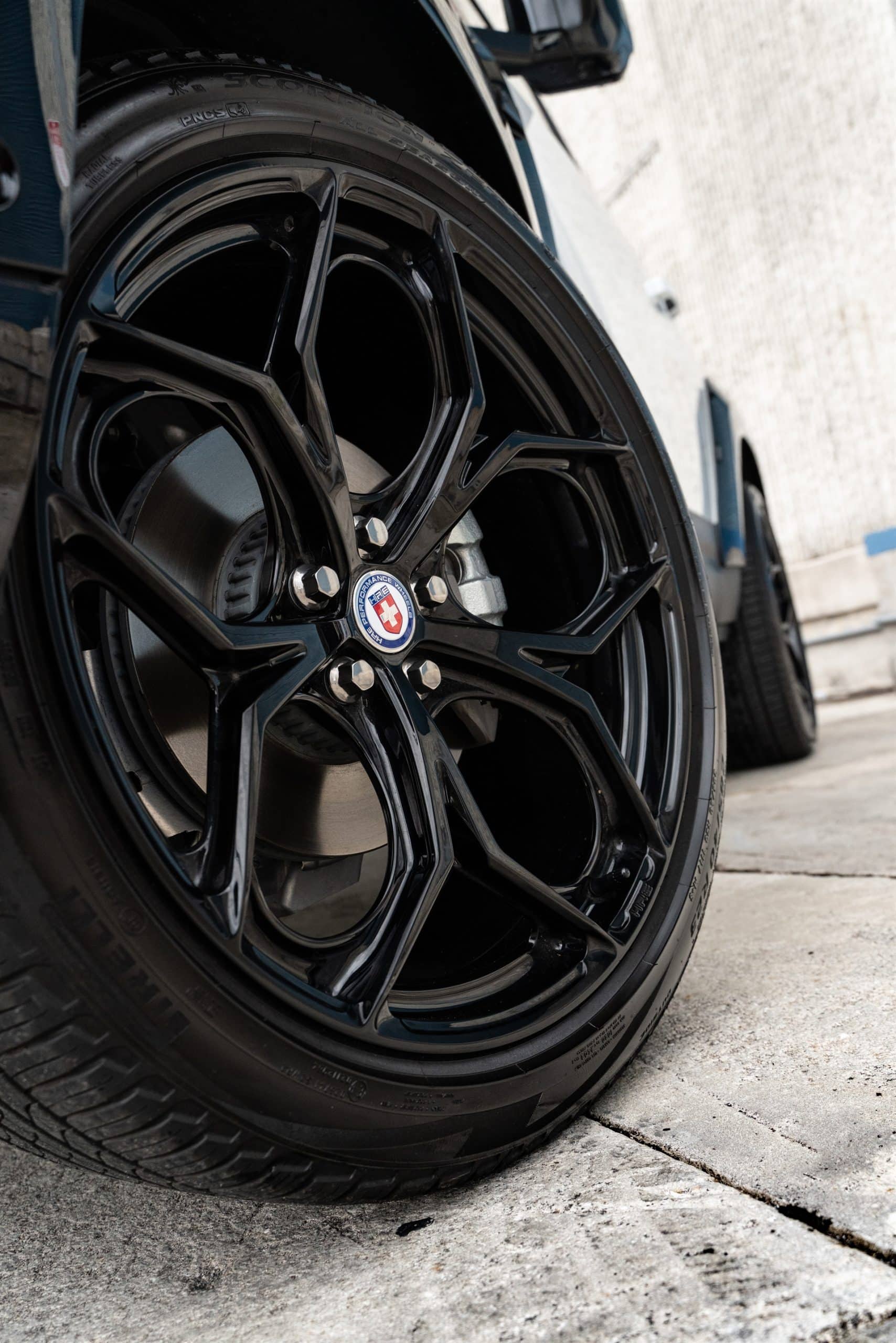 Land Rover Discovery 90 | Fuji White | on HRE P11SC | Gloss Black | Urban Automotive Widetrack Kit