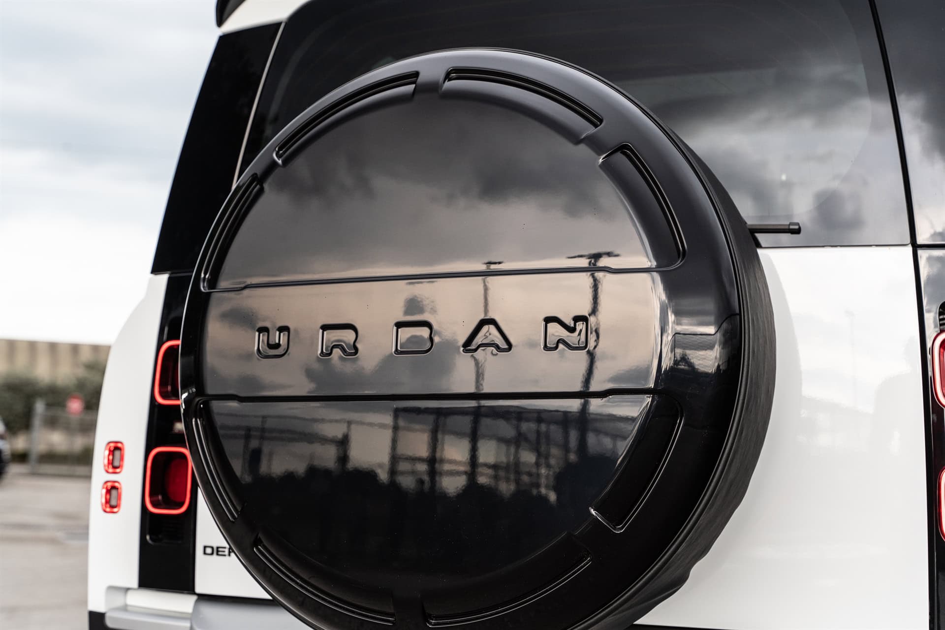 Land Rover Discovery 90 | Fuji White | on HRE P11SC | Gloss Black | Urban Automotive Widetrack Kit