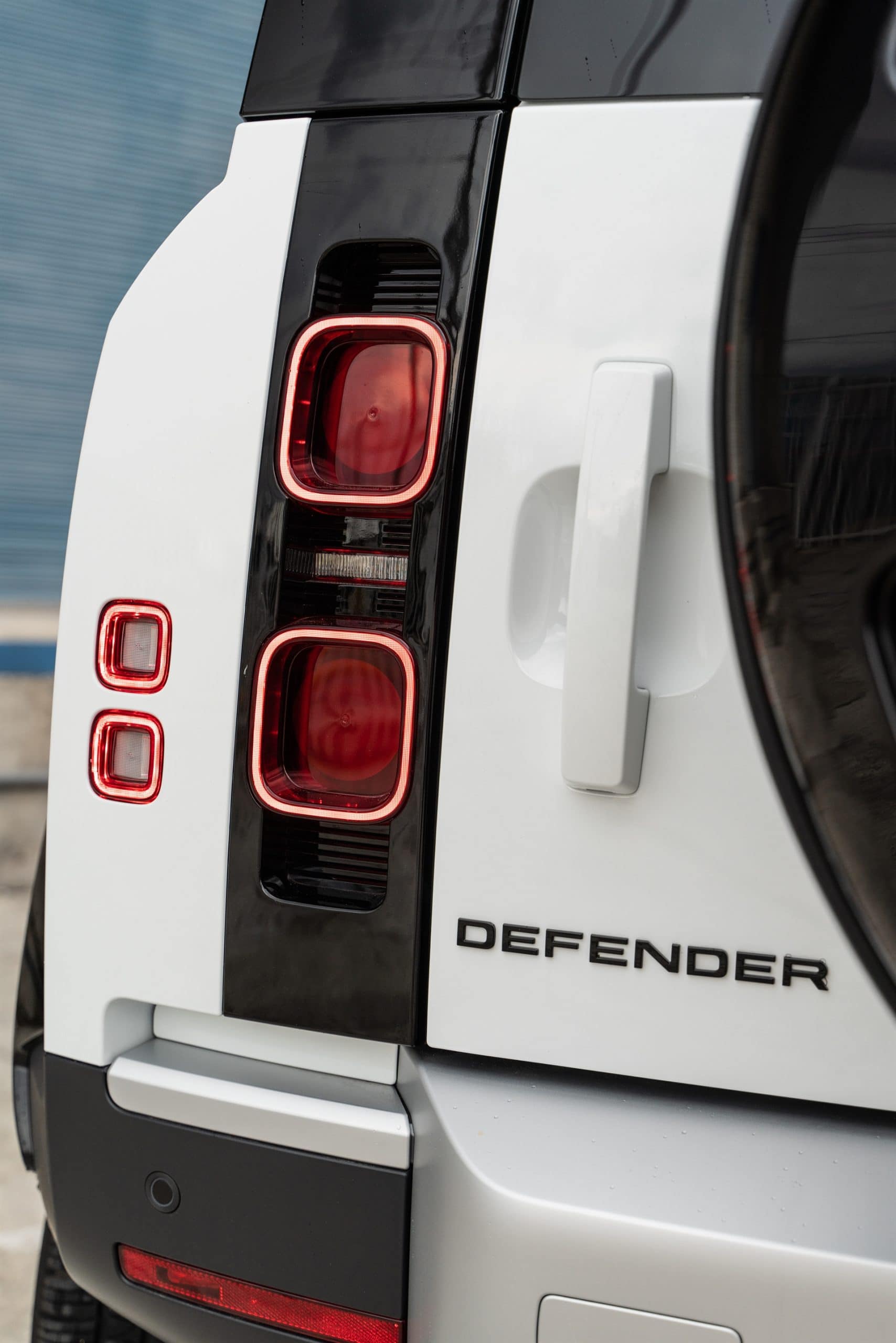 Land Rover Discovery 90 | Fuji White | on HRE P11SC | Gloss Black | Urban Automotive Widetrack Kit