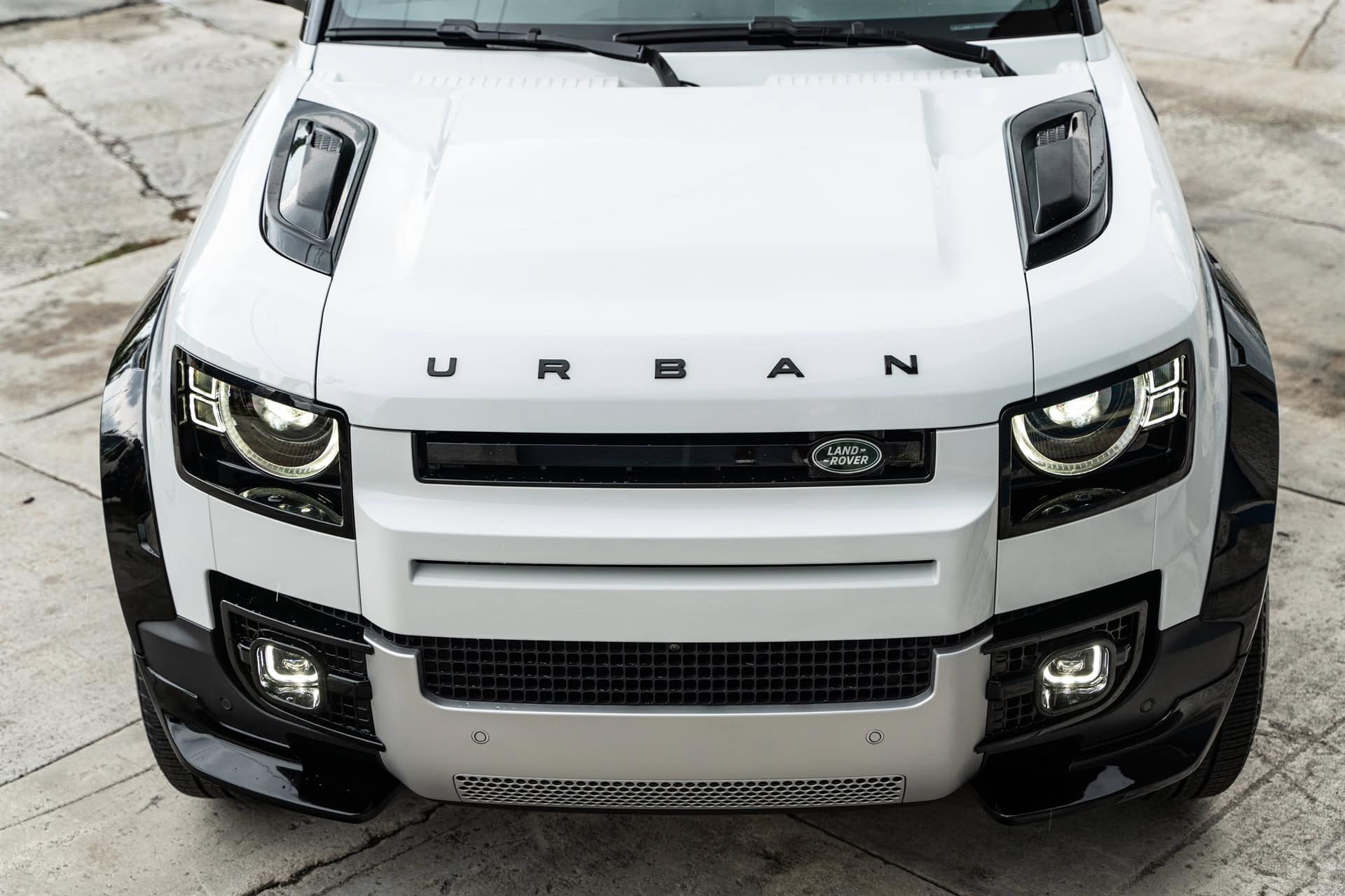 Photo 21 of Land Rover Discovery 90 | Fuji White | on HRE P11SC | Gloss Black | Urban Automotive Widetrack Kit