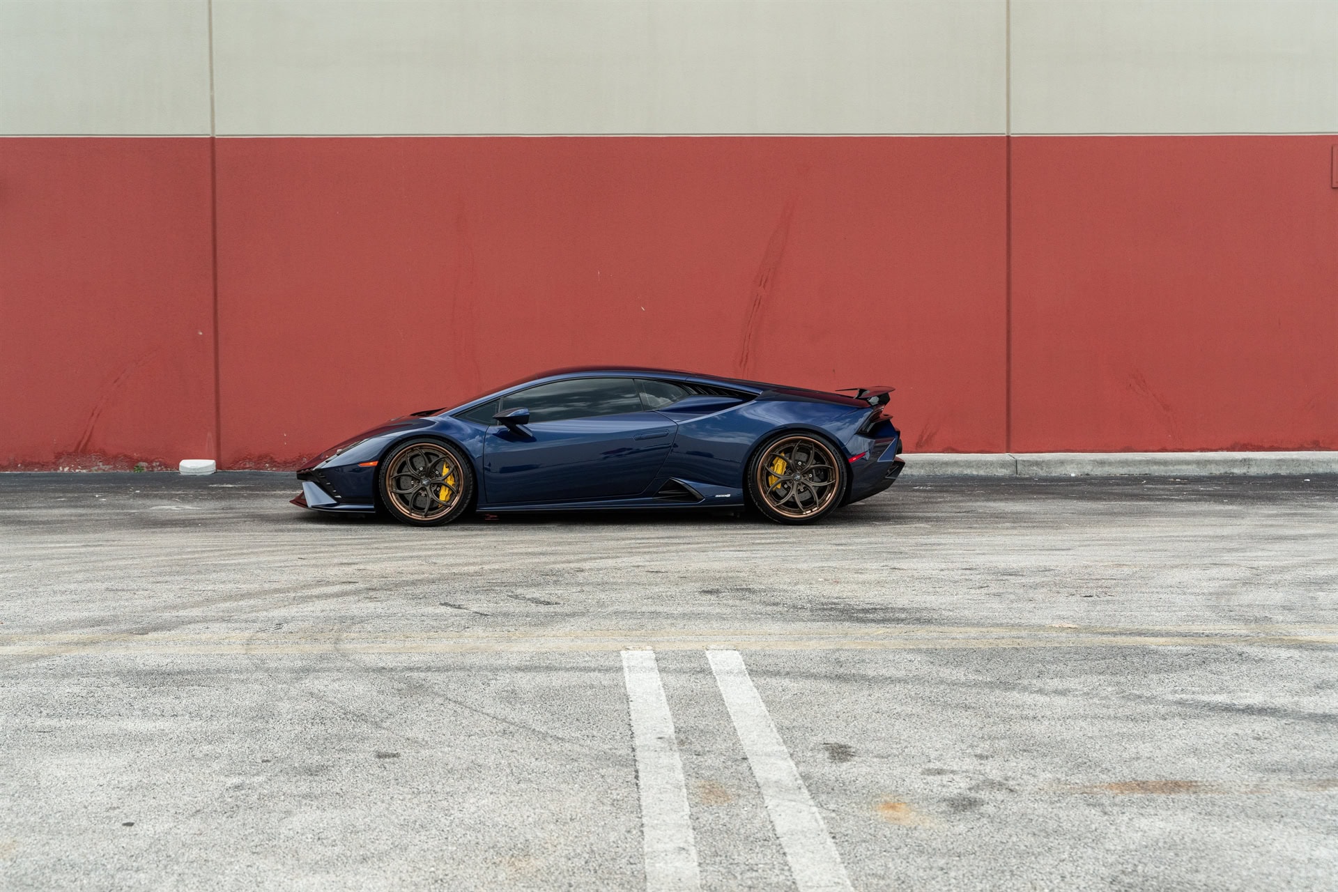 Photo 33 of Lamborghini Huracan Tecnica | Blu Grifo | on ANRKY S3-X0 | Satin Bronze