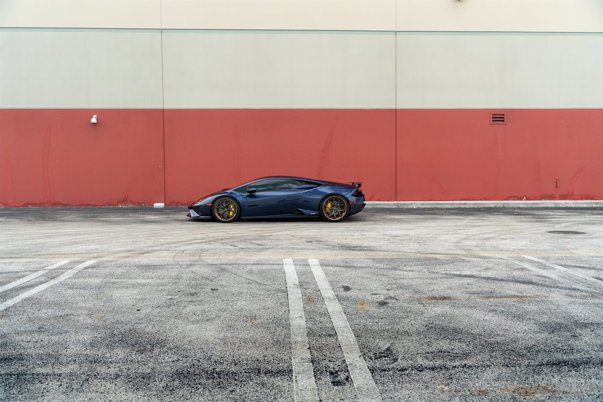 Photo 34 of Lamborghini Huracan Tecnica | Blu Grifo | on ANRKY S3-X0 | Satin Bronze