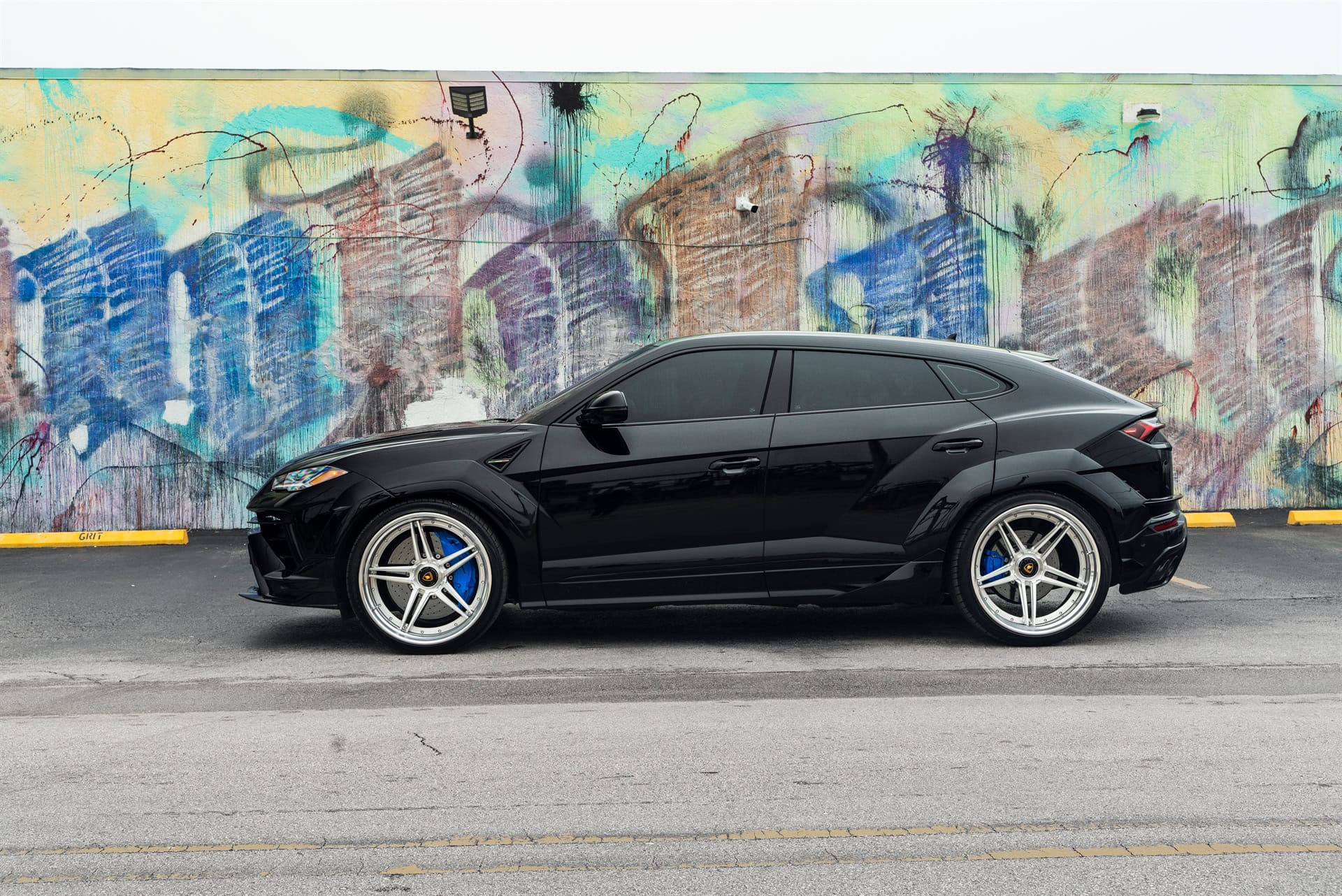 Lamborghini Urus S | Nero Noctis | 1016 Vision Widebody | on 1886 XR-003 Wheels | Brushed Clear