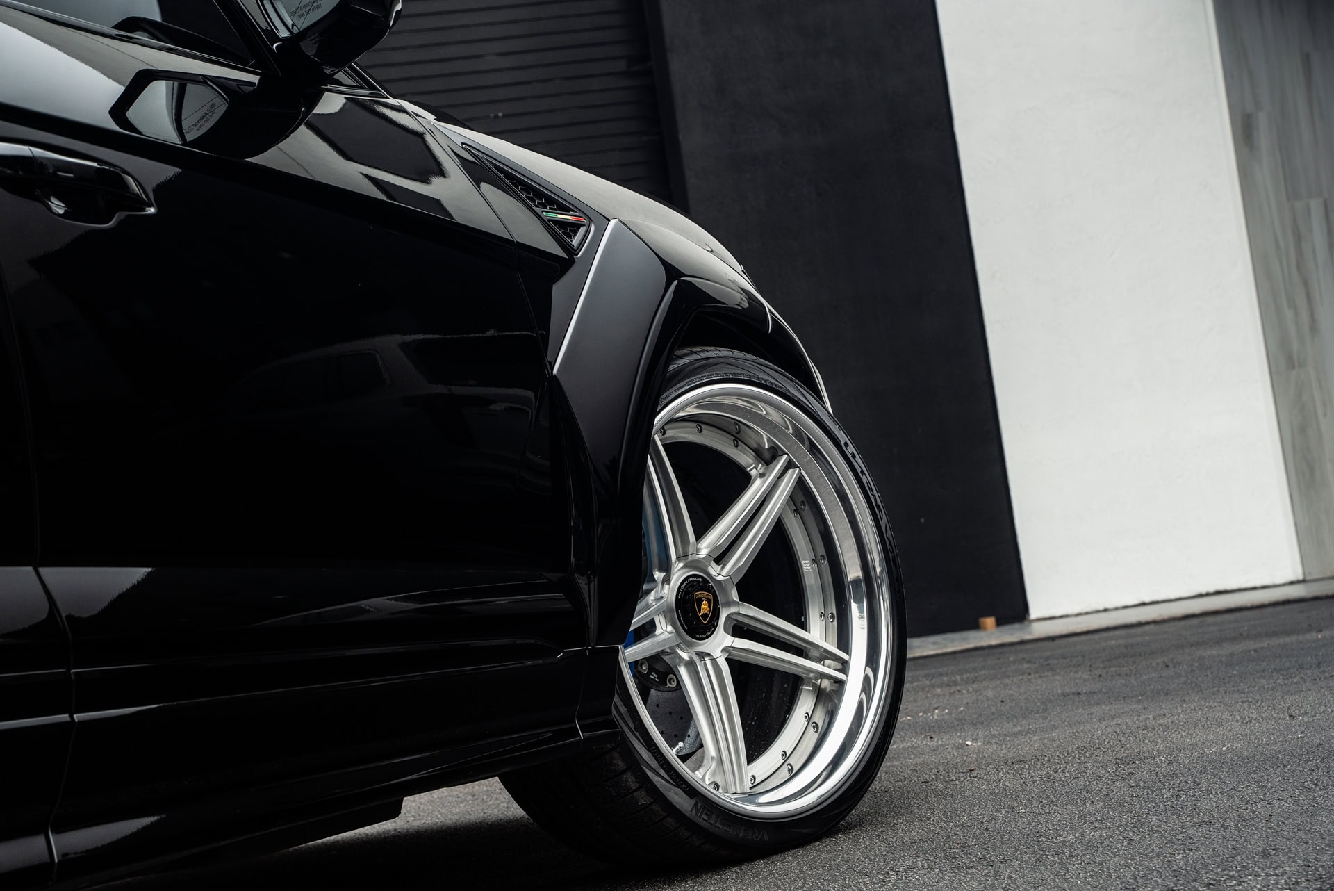 Lamborghini Urus S | Nero Noctis | 1016 Vision Widebody | on 1886 XR-003 Wheels | Brushed Clear