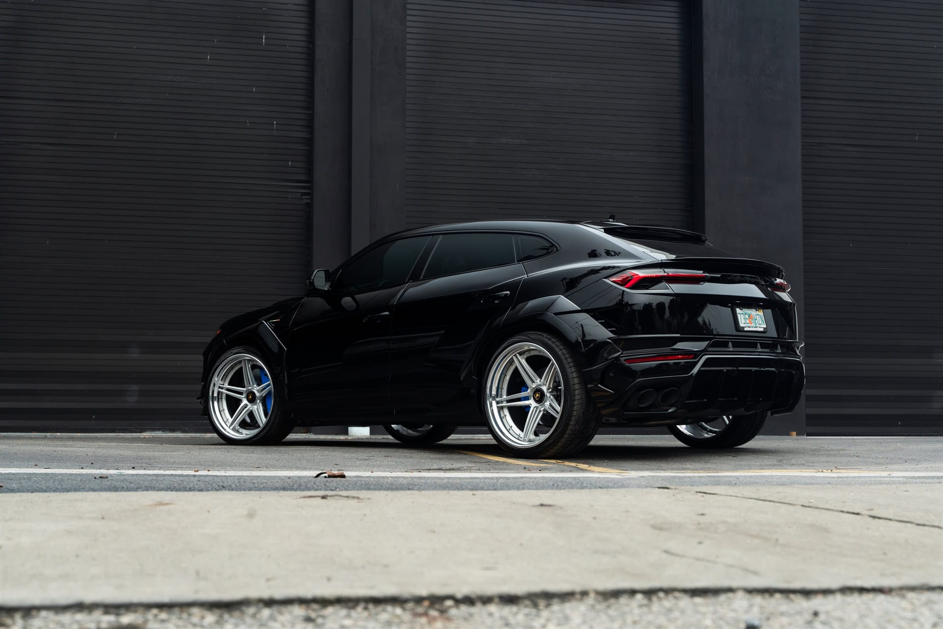 Lamborghini Urus S | Nero Noctis | 1016 Vision Widebody | on 1886 XR-003 Wheels | Brushed Clear