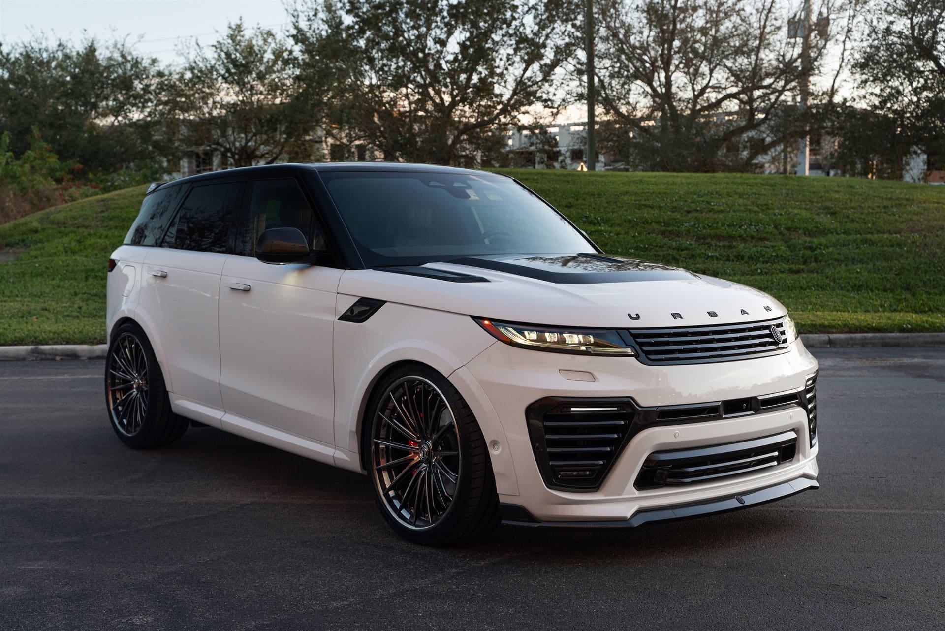 Photo 27 of Land Rover Range Rover on Urban Auto Body Kit and 1886 Wheels