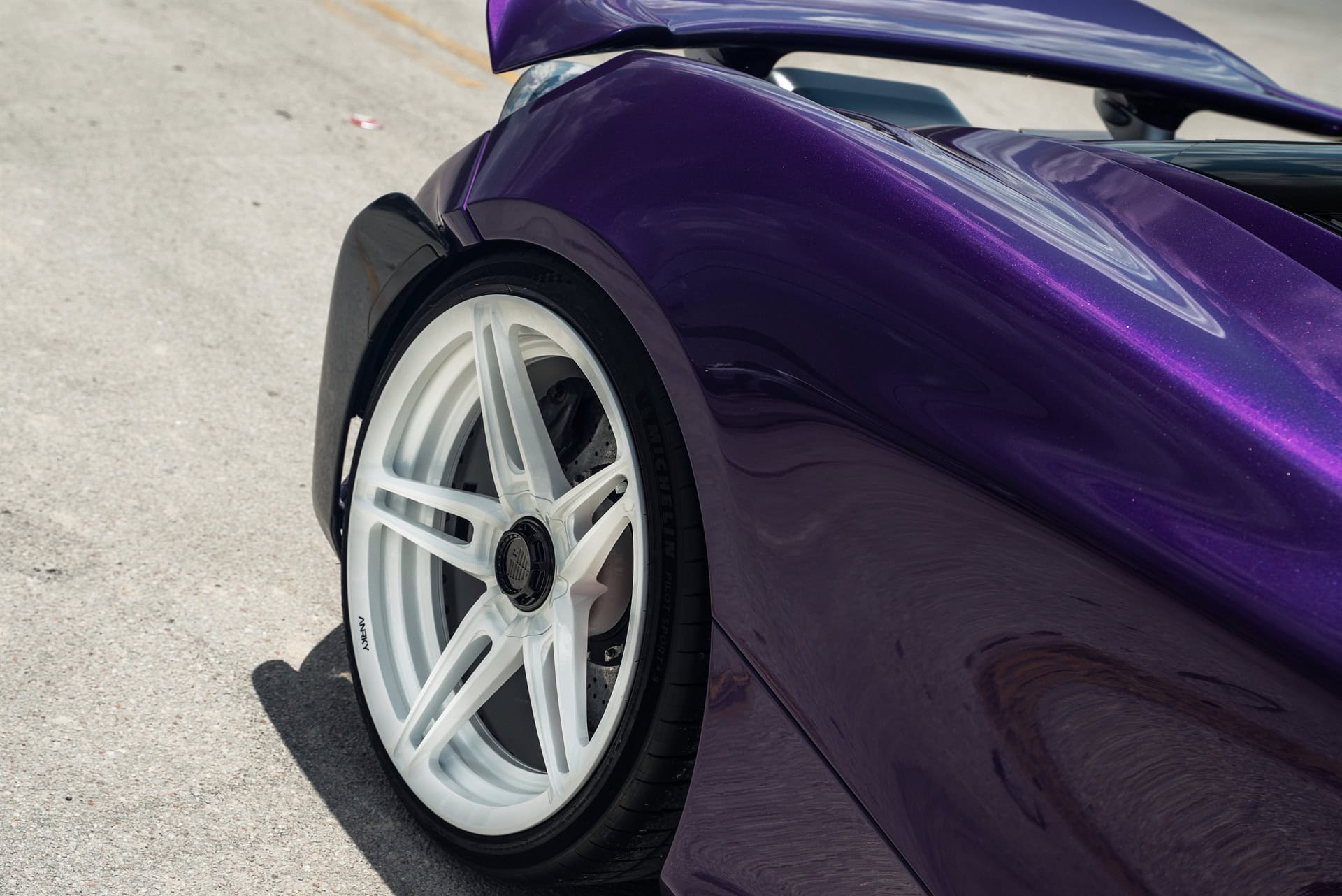 Mclaren 765LT | Lantana Purple | on ANRKY AN27 | Gloss White