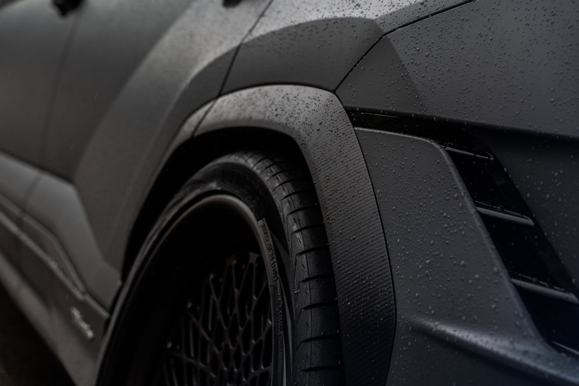 Photo 24 of Lamborghini Urus Performante | Grigio Telesto Matt | on 1886 S009 | Satin Black
