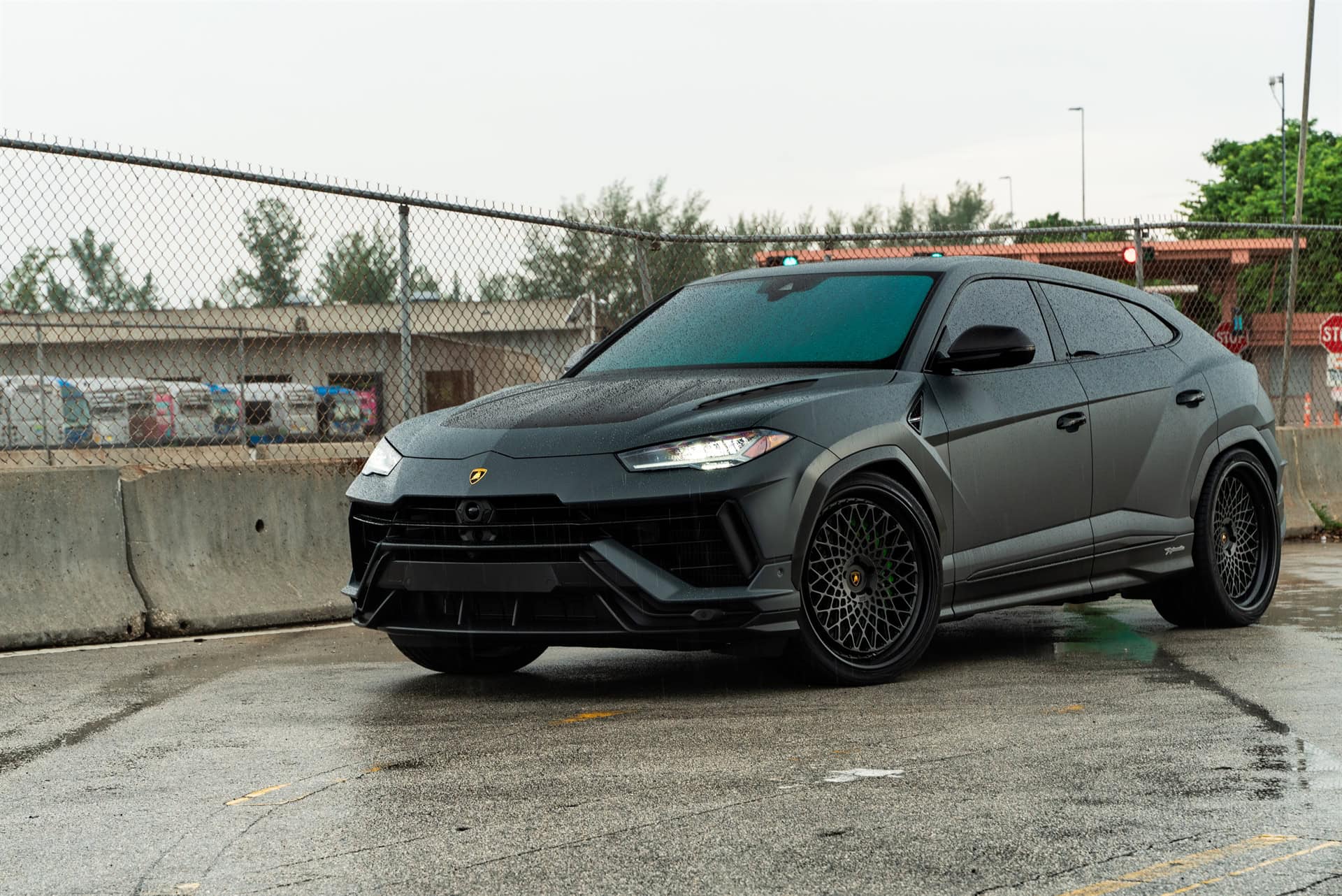 Photo 26 of Lamborghini Urus Performante | Grigio Telesto Matt | on 1886 S009 | Satin Black