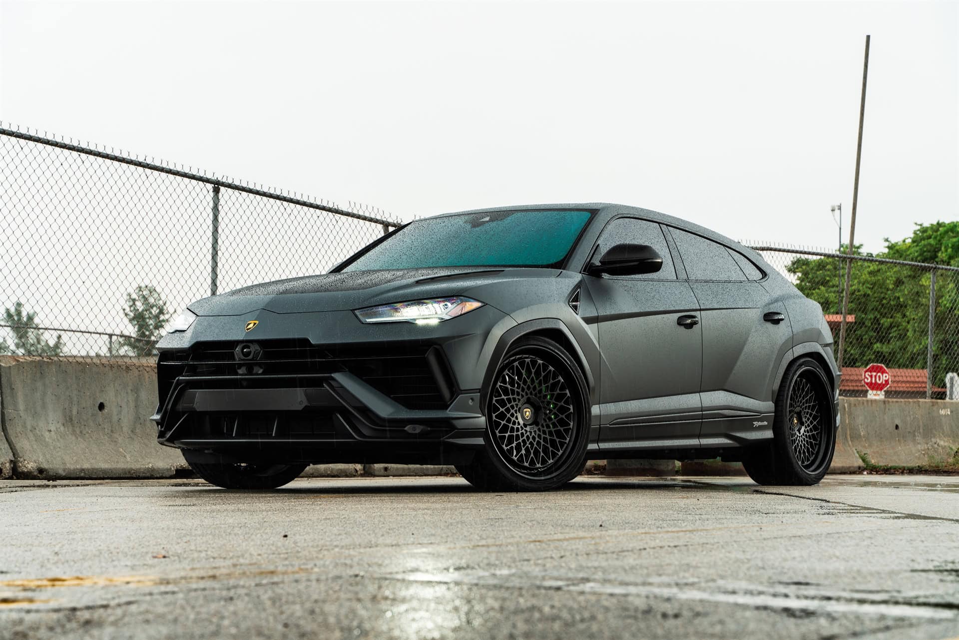 Photo 27 of Lamborghini Urus Performante | Grigio Telesto Matt | on 1886 S009 | Satin Black