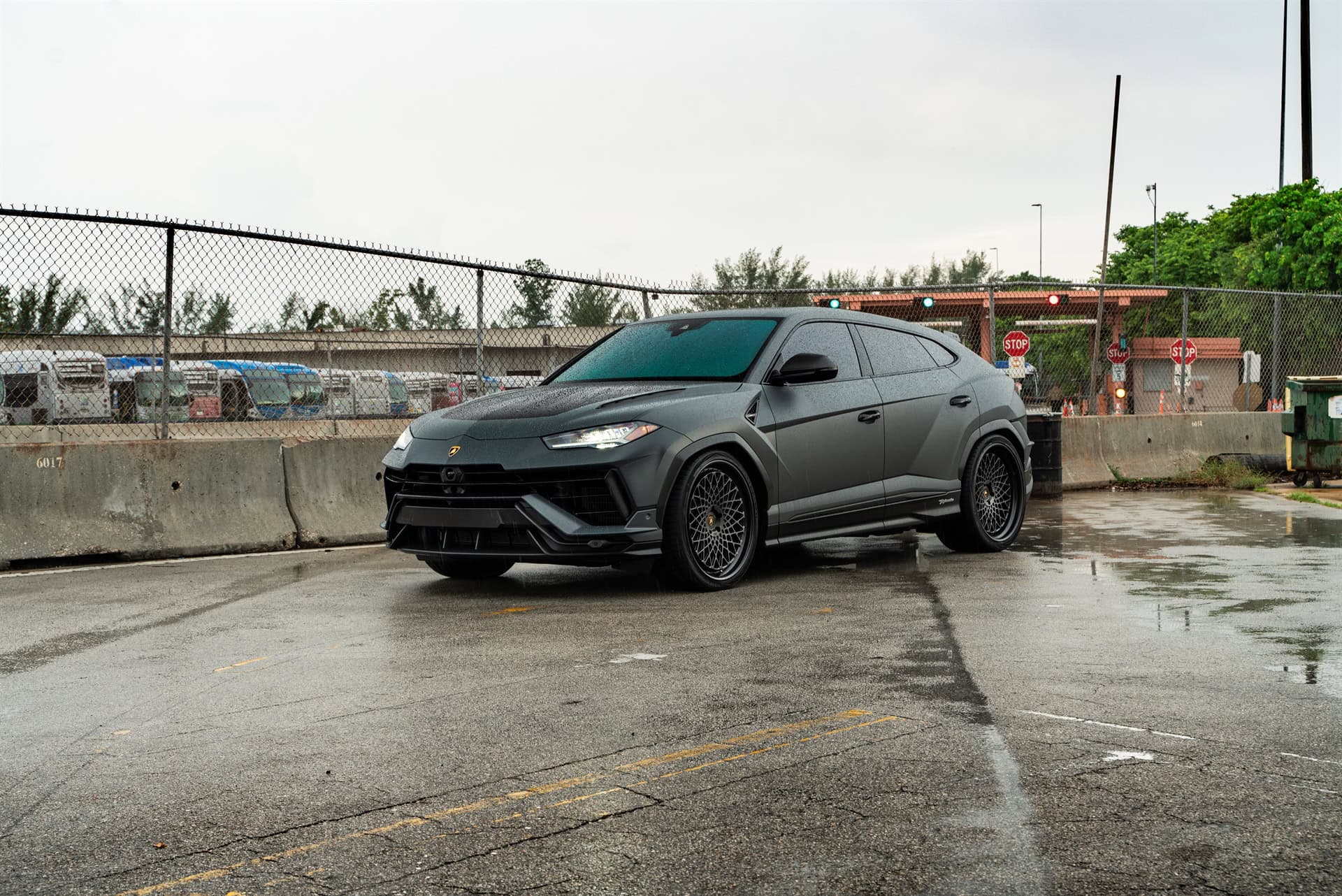 Photo 28 of Lamborghini Urus Performante | Grigio Telesto Matt | on 1886 S009 | Satin Black