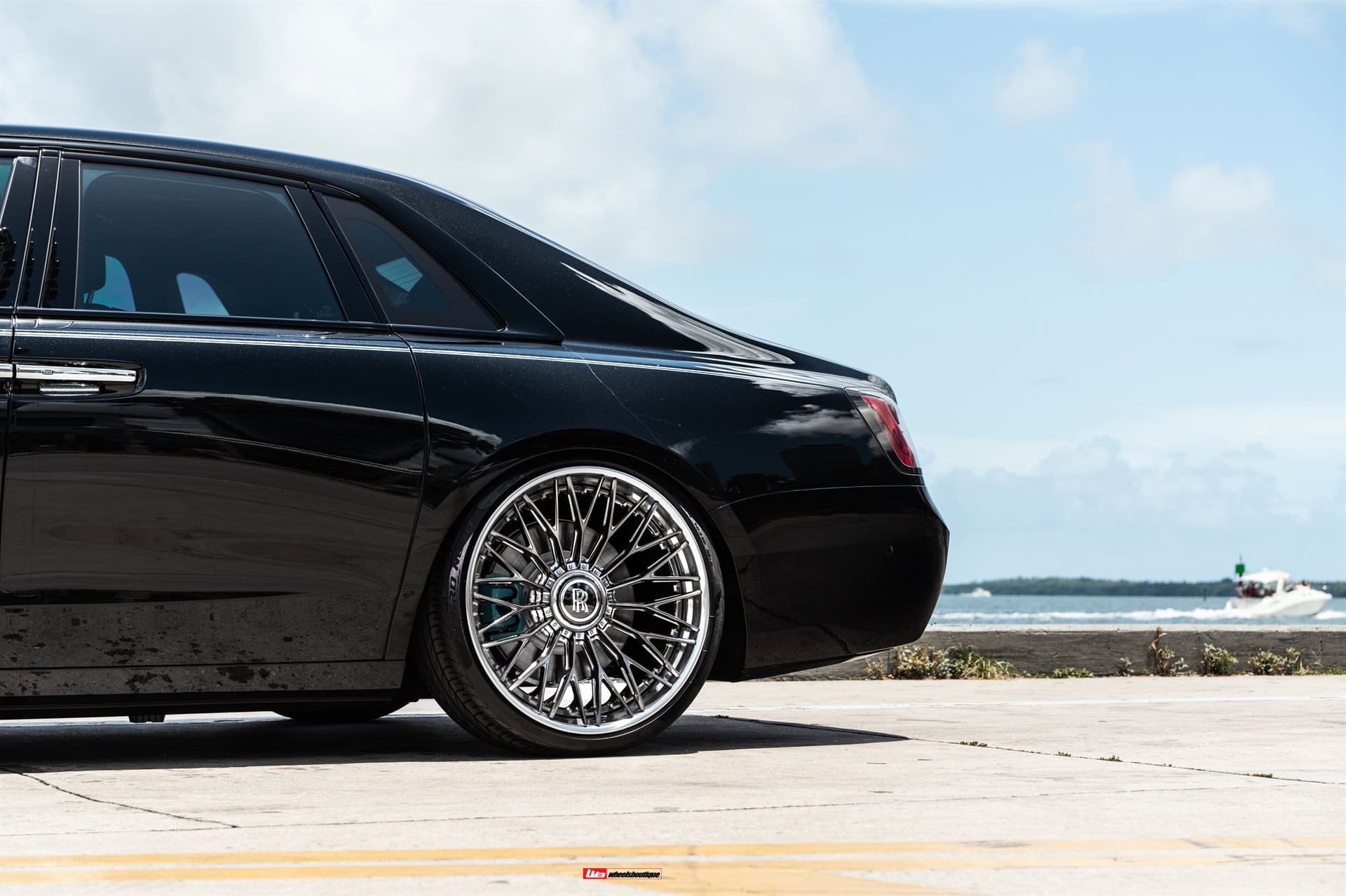 AL13 R100 | Rolls-Royce Ghost Black Badge