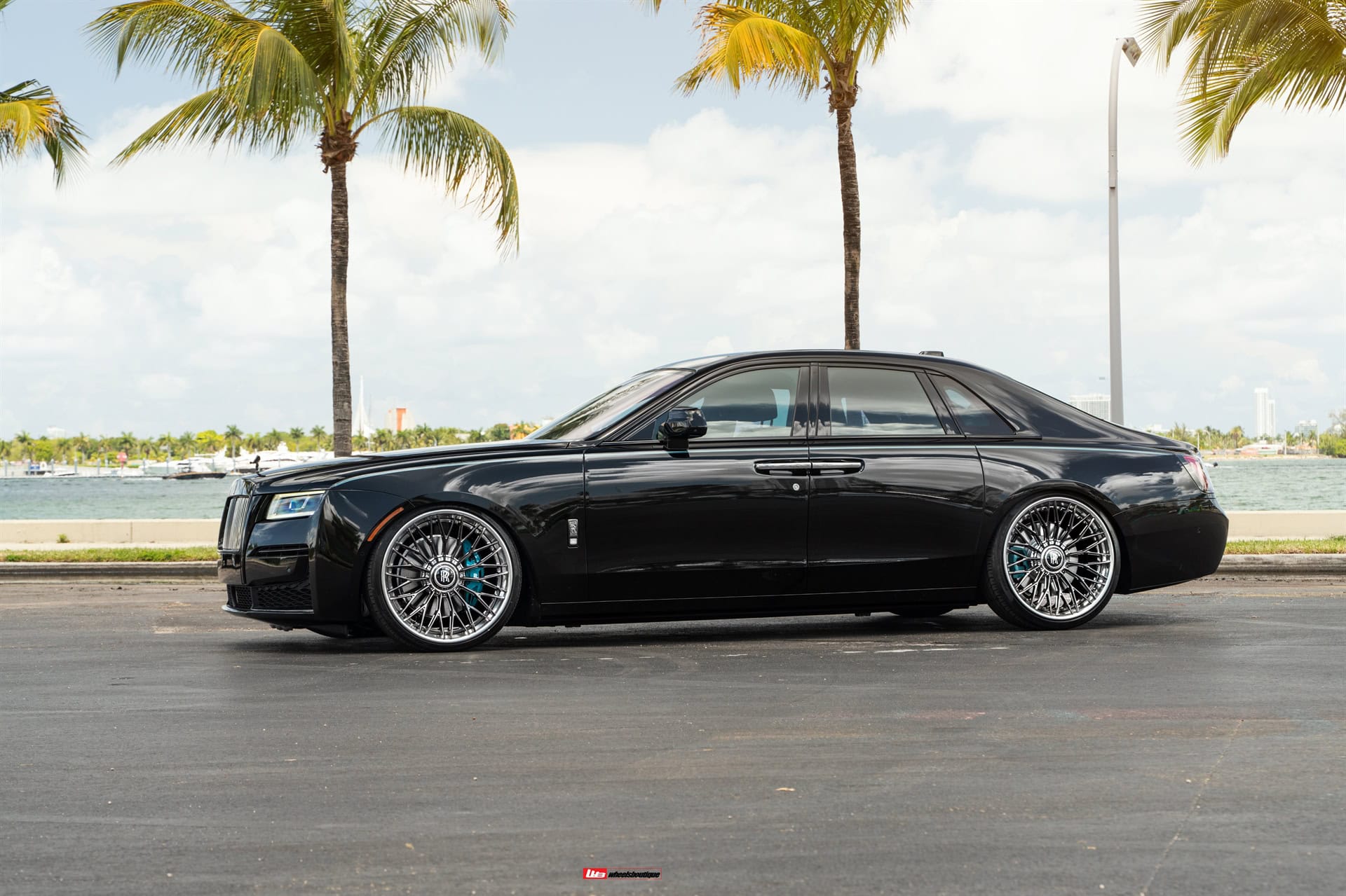 Photo 24 of AL13 R100 | Rolls-Royce Ghost Black Badge