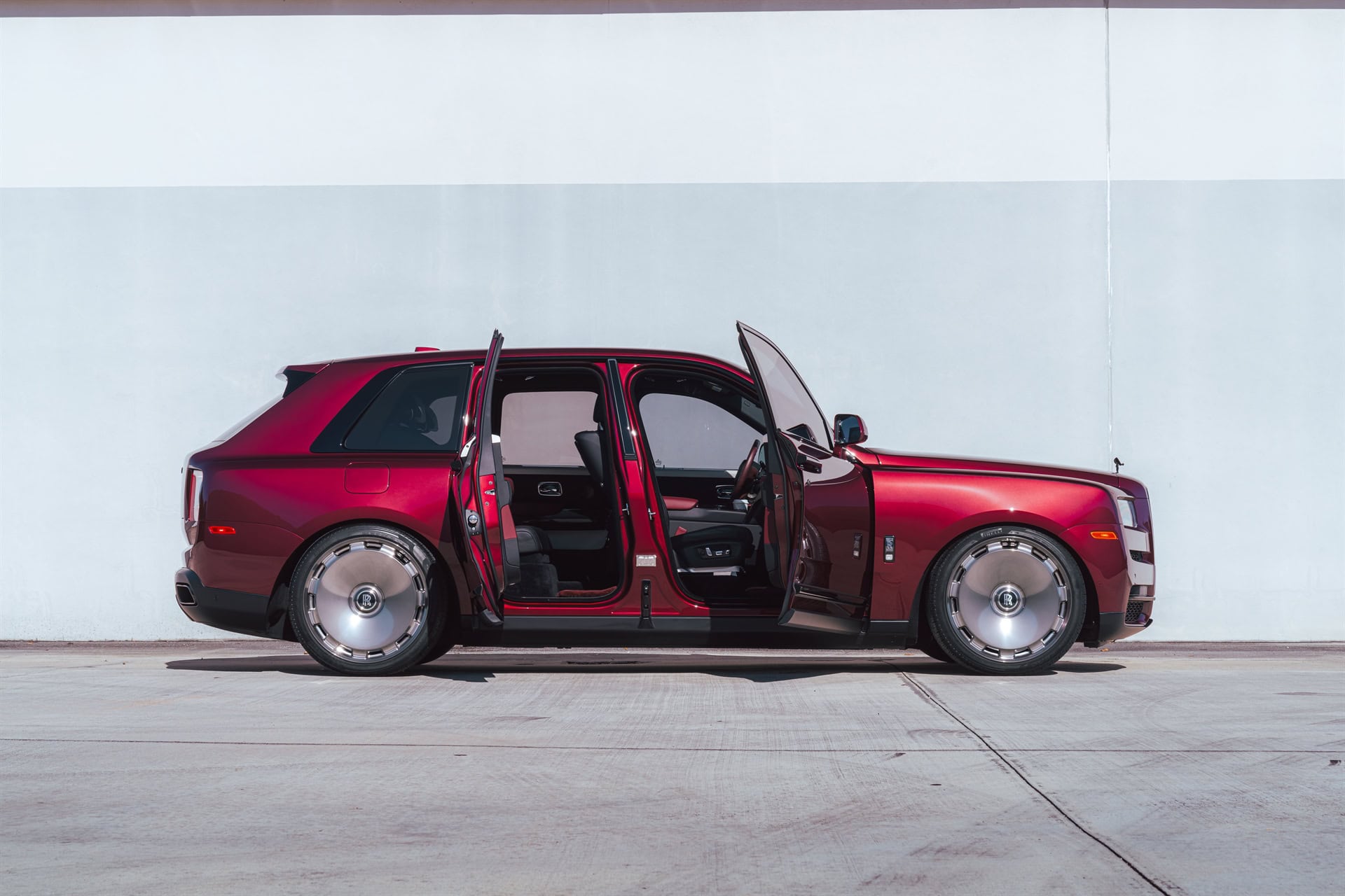 Photo 27 of Rolls Royce Cullinan on HRE L108M
