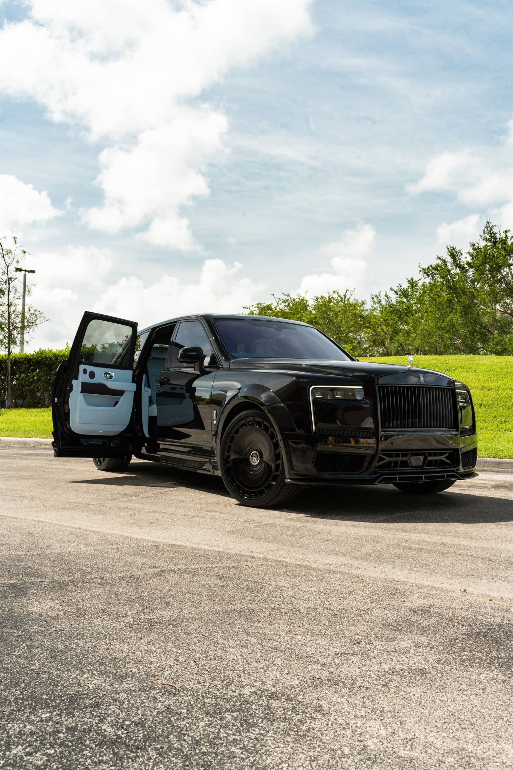 1016 Industries Cullinan Series II | Diamond Black | on Avant Garde SRX-04 | Gloss Black