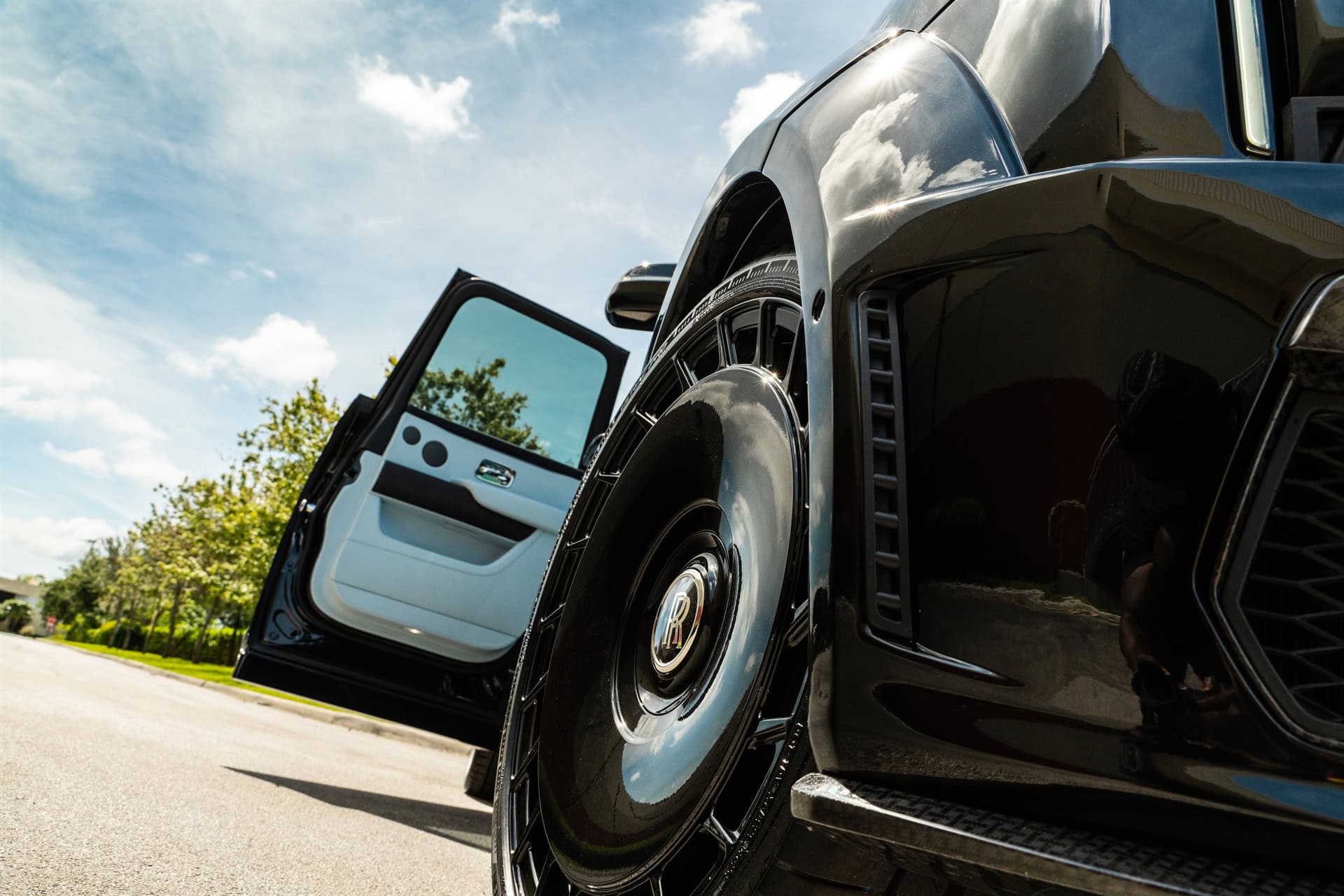 1016 Industries Cullinan Series II | Diamond Black | on Avant Garde SRX-04 | Gloss Black