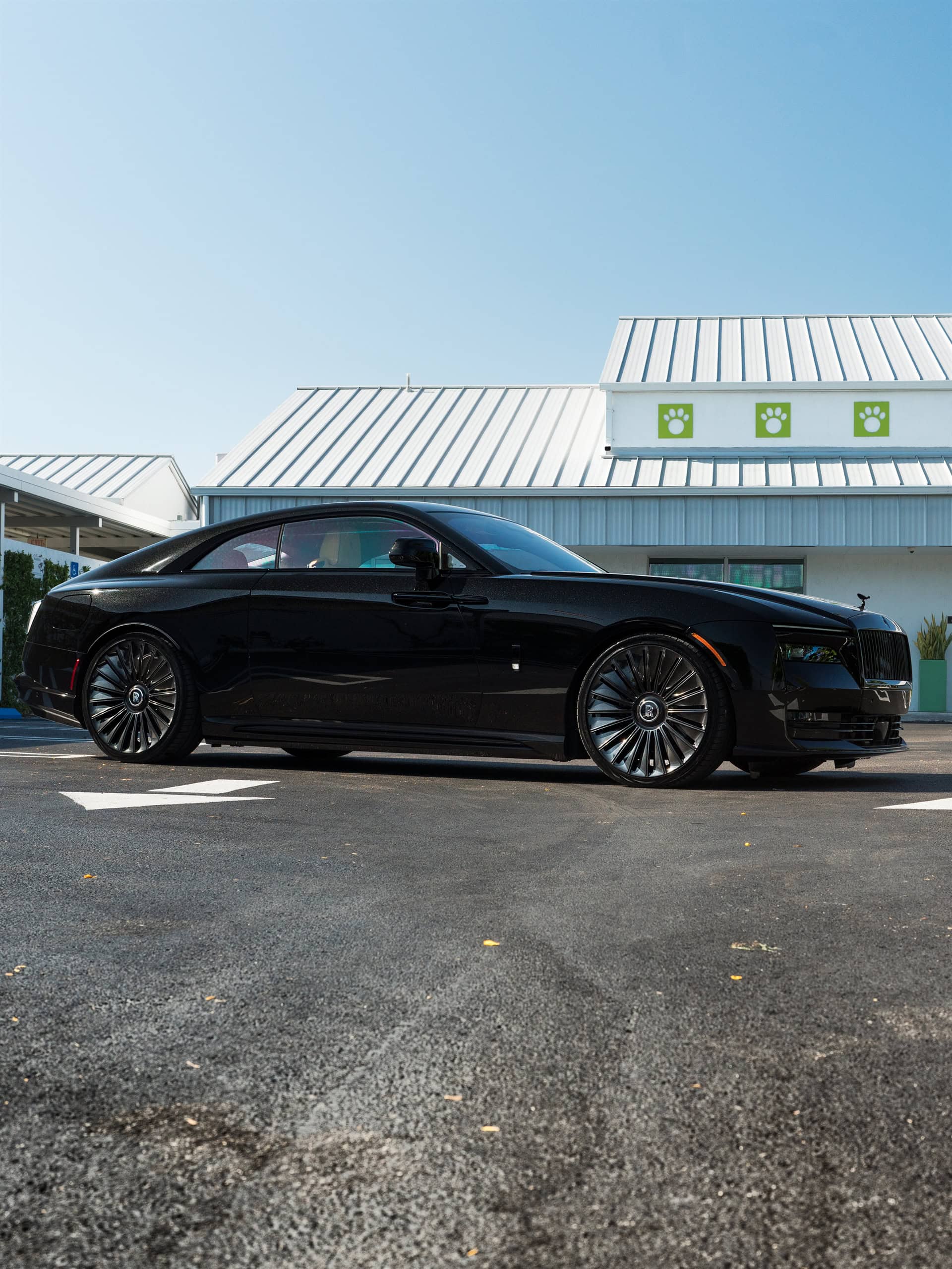 a Rolls Royce Spectre | 1886 G100