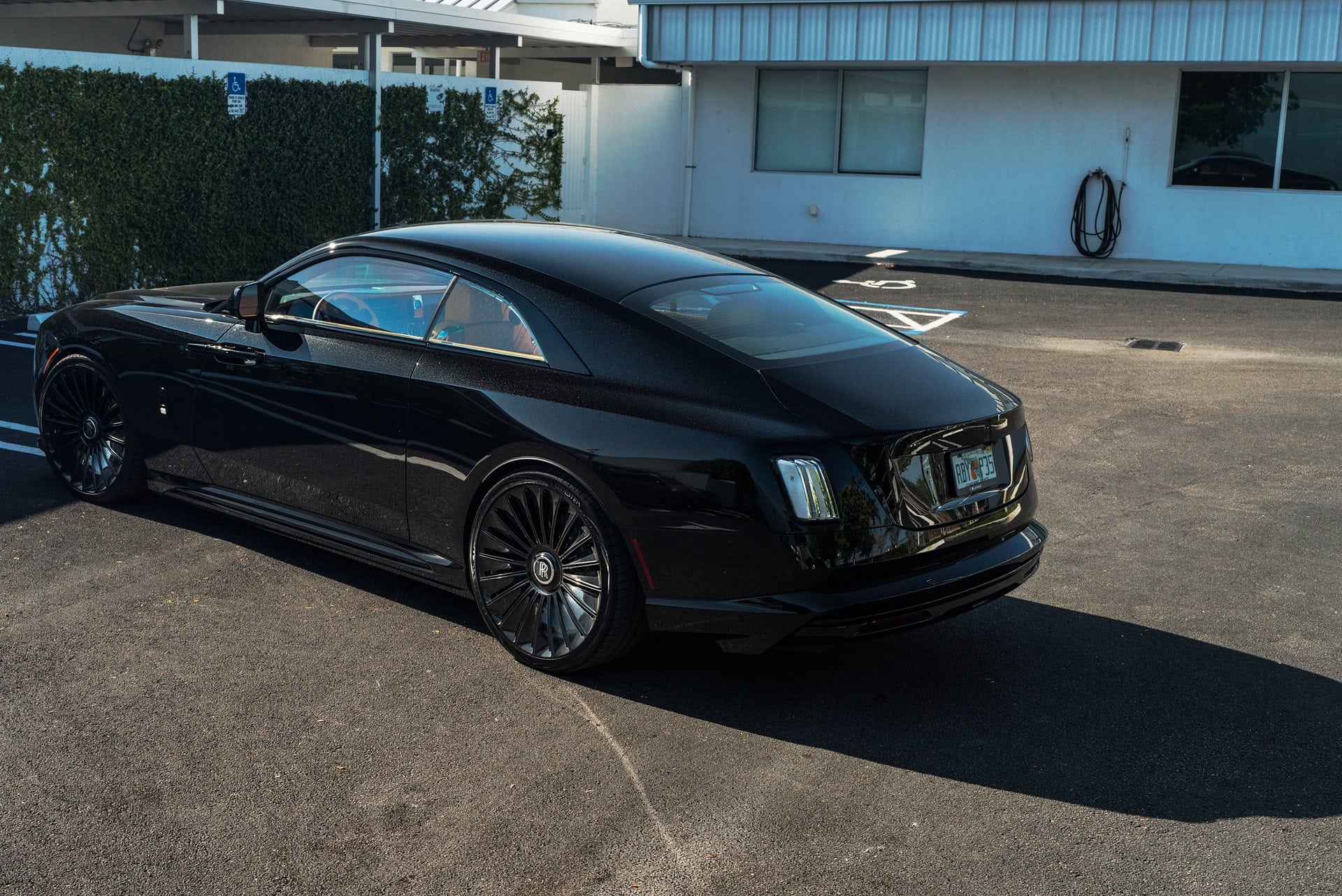 Photo 30 of a Rolls Royce Spectre | 1886 G100
