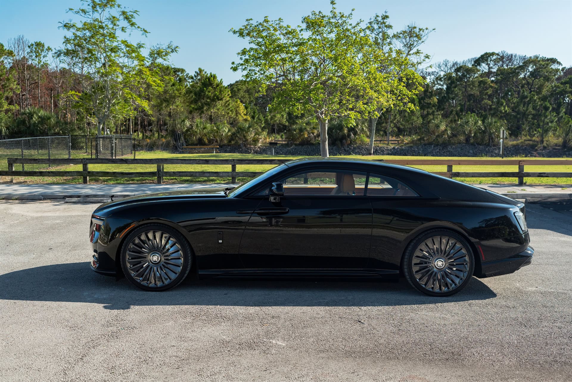 Photo 22 of a Rolls Royce Spectre | 1886 G100
